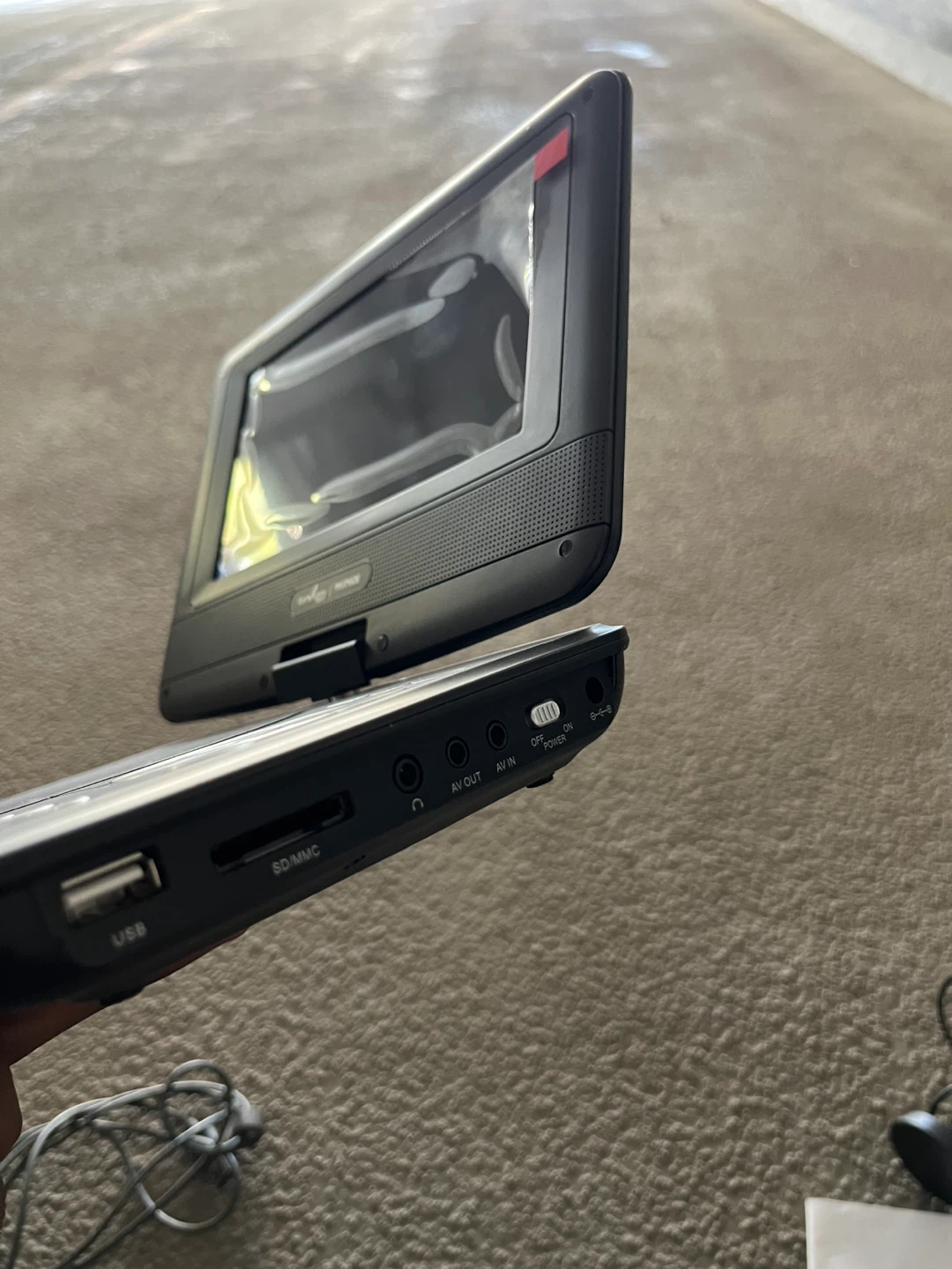 Envizen  Portable DVD Player with ATSC TV - photo 4