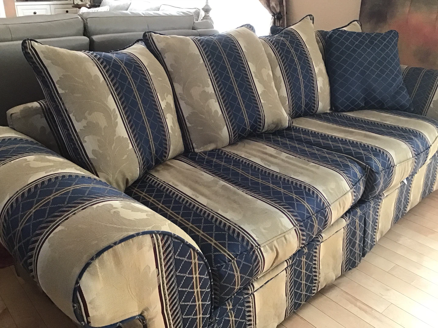 LAST CHANCE! Striped Sofa,Loveseat  and chair set - photo 2