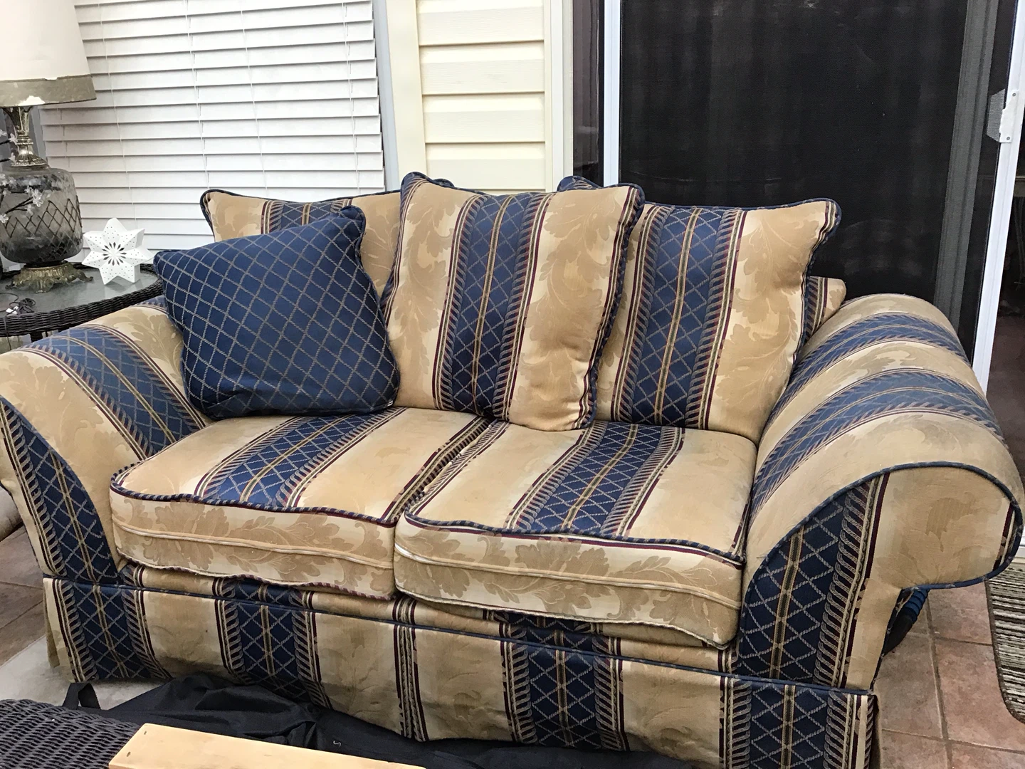 LAST CHANCE! Striped Sofa,Loveseat  and chair set - photo 4