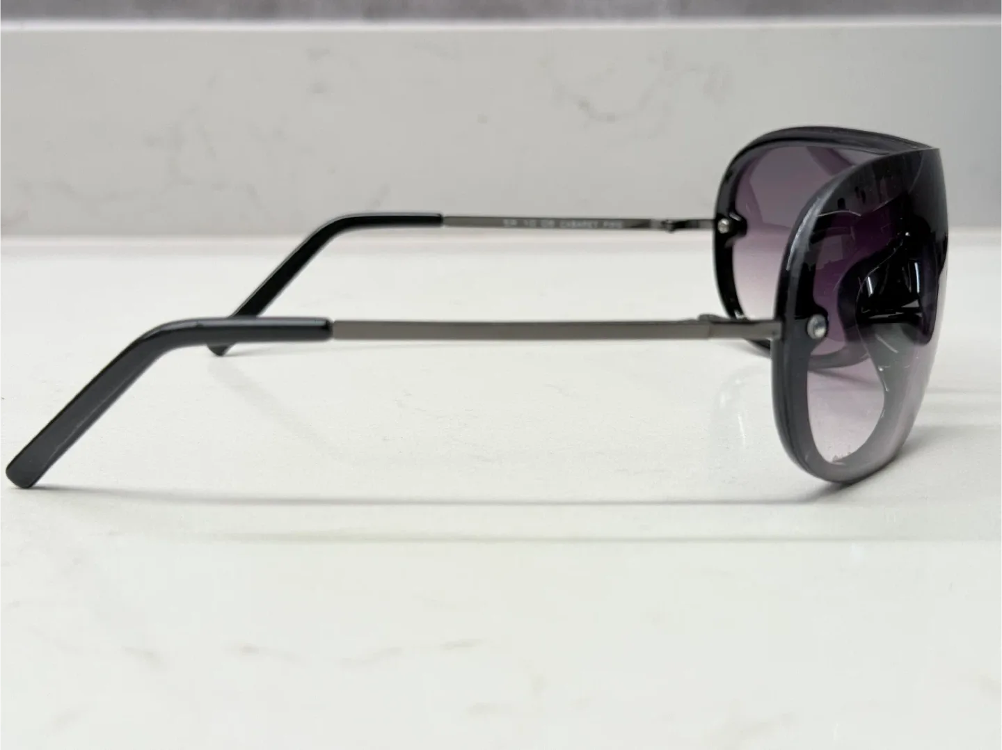 Black Wrap Sunglasses image indicator(5)