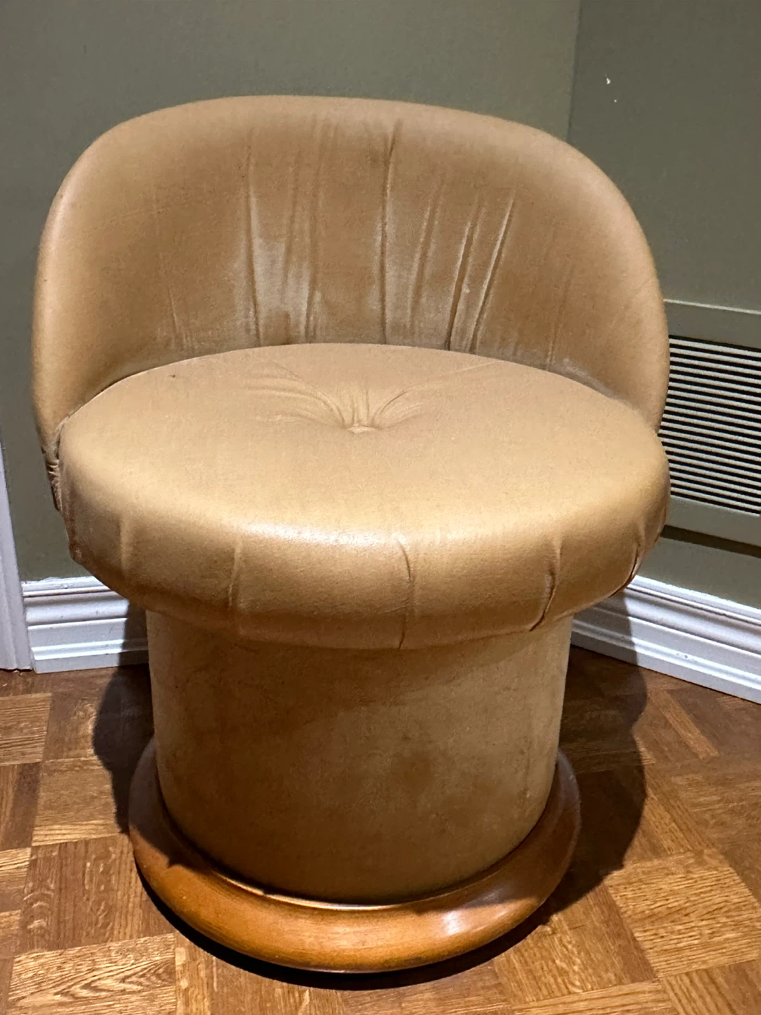 Swivel chairs,desk/table moving sale - photo 4