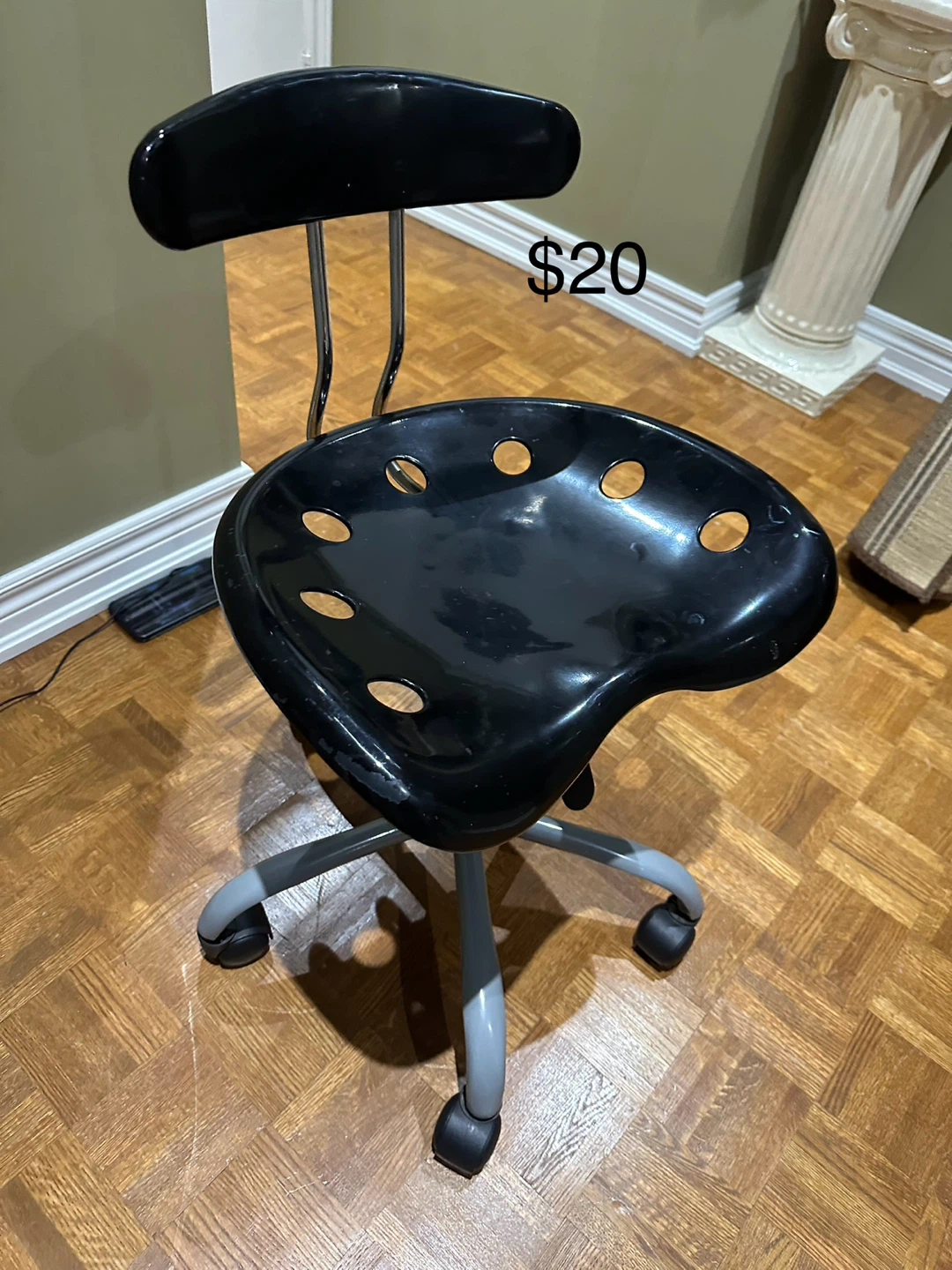Swivel chairs,desk/table moving sale - photo 2