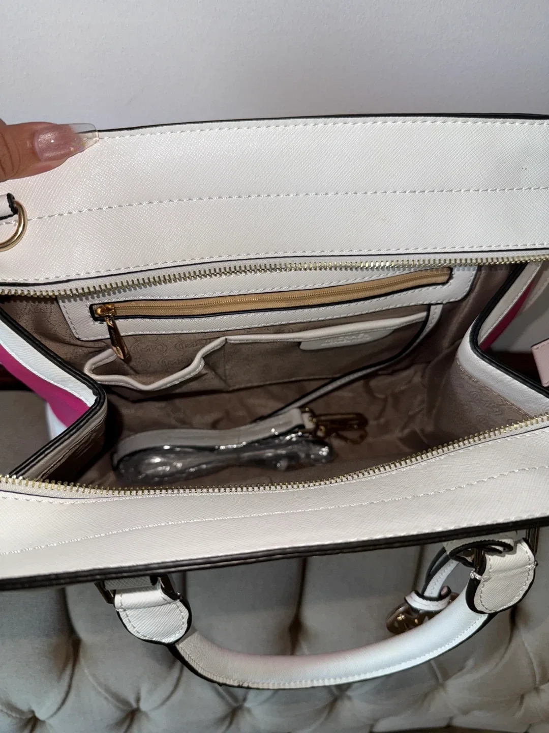 Michael Kors Pink & White Satchel/free tote bag image indicator(2)