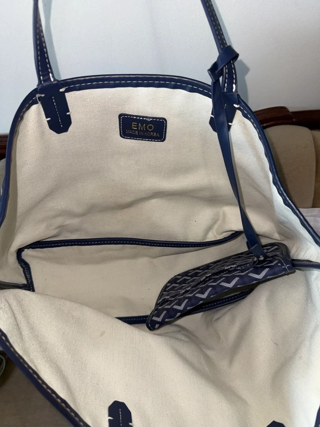 Michael Kors Pink & White Satchel/free tote bag image indicator(5)