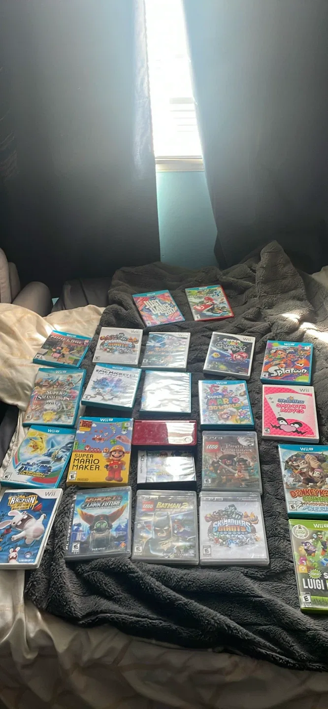 Nintendo DSi XL & Wii/PS3 Games thumbnail