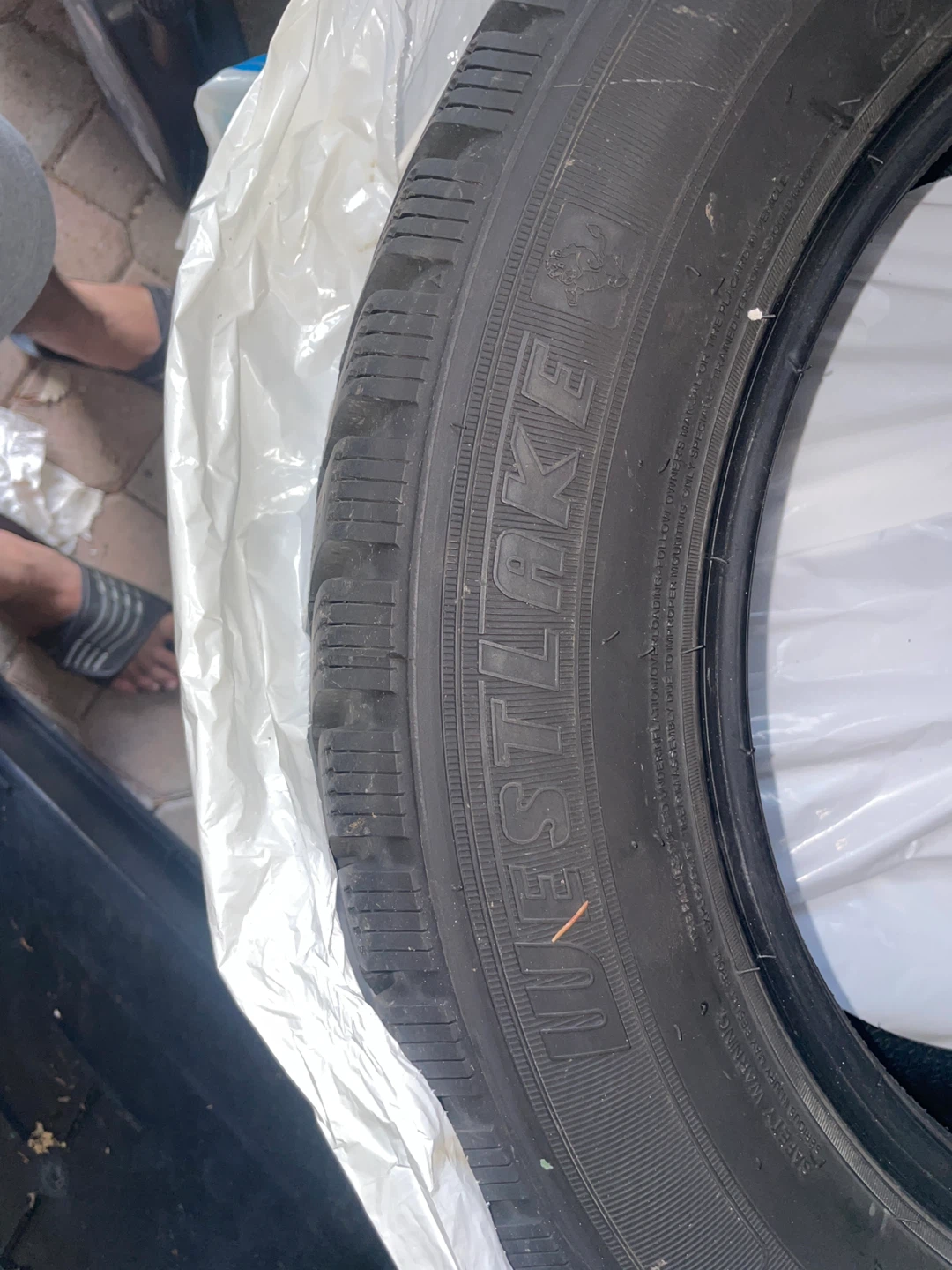 Westlake SW606 Winter Tire 215/60R16