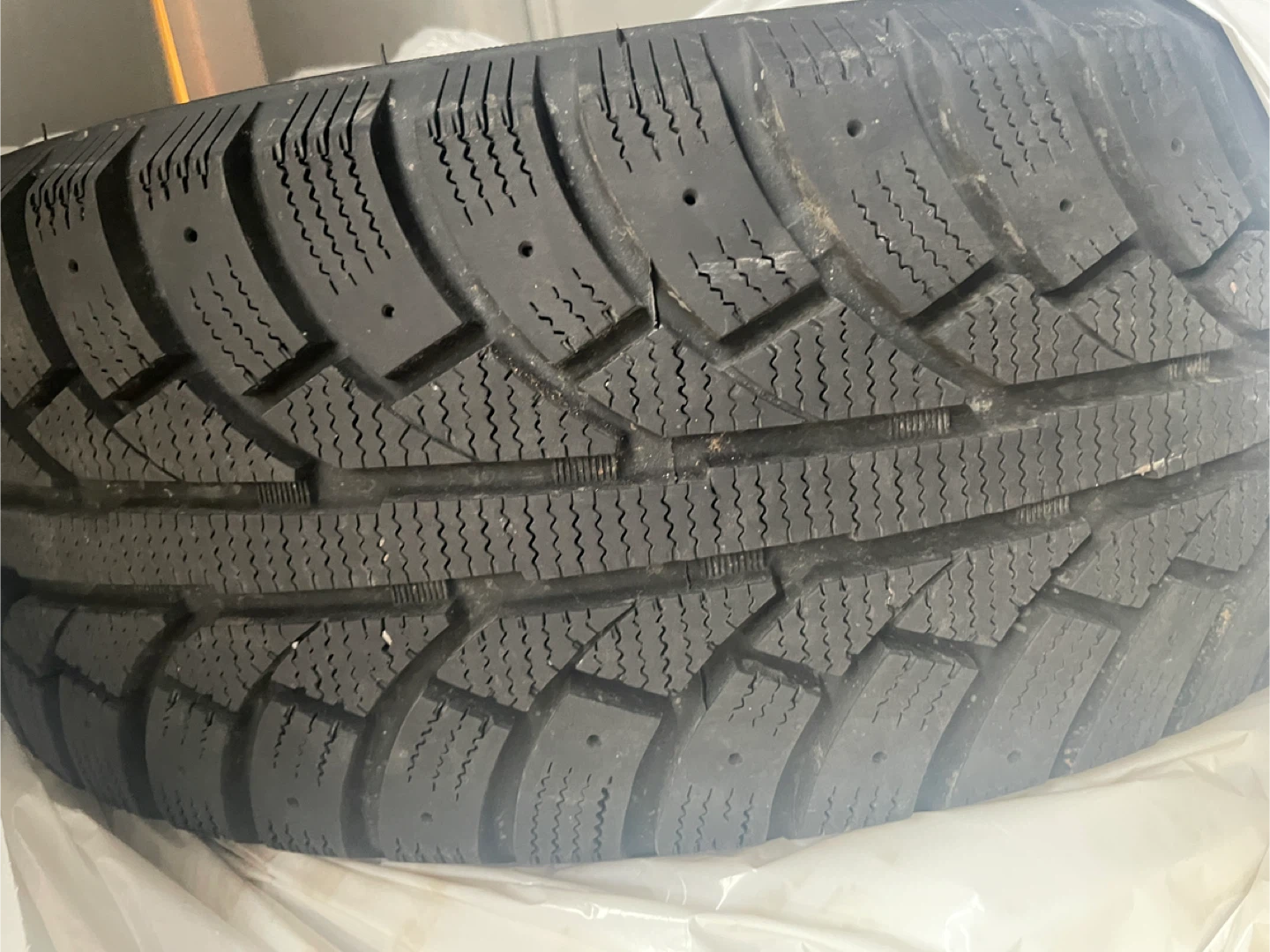 Westlake SW606 Winter Tire 215/60R16 - photo 3