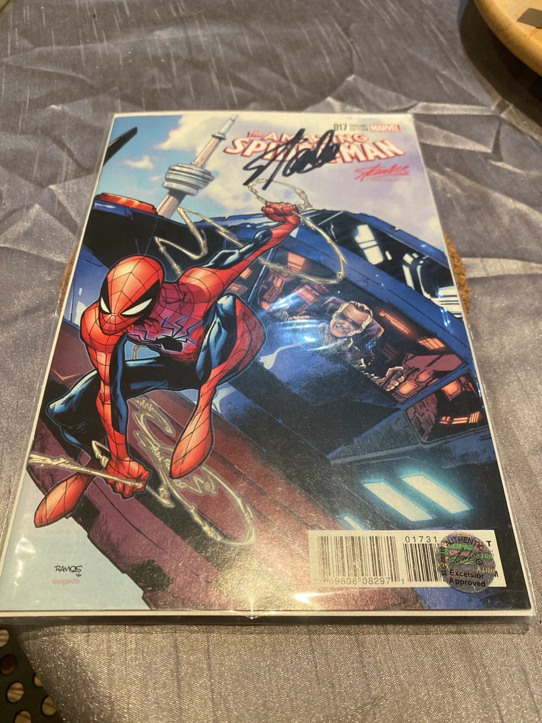 Stan Lee Signed Amazing Spider-Man #17 thumbnail
