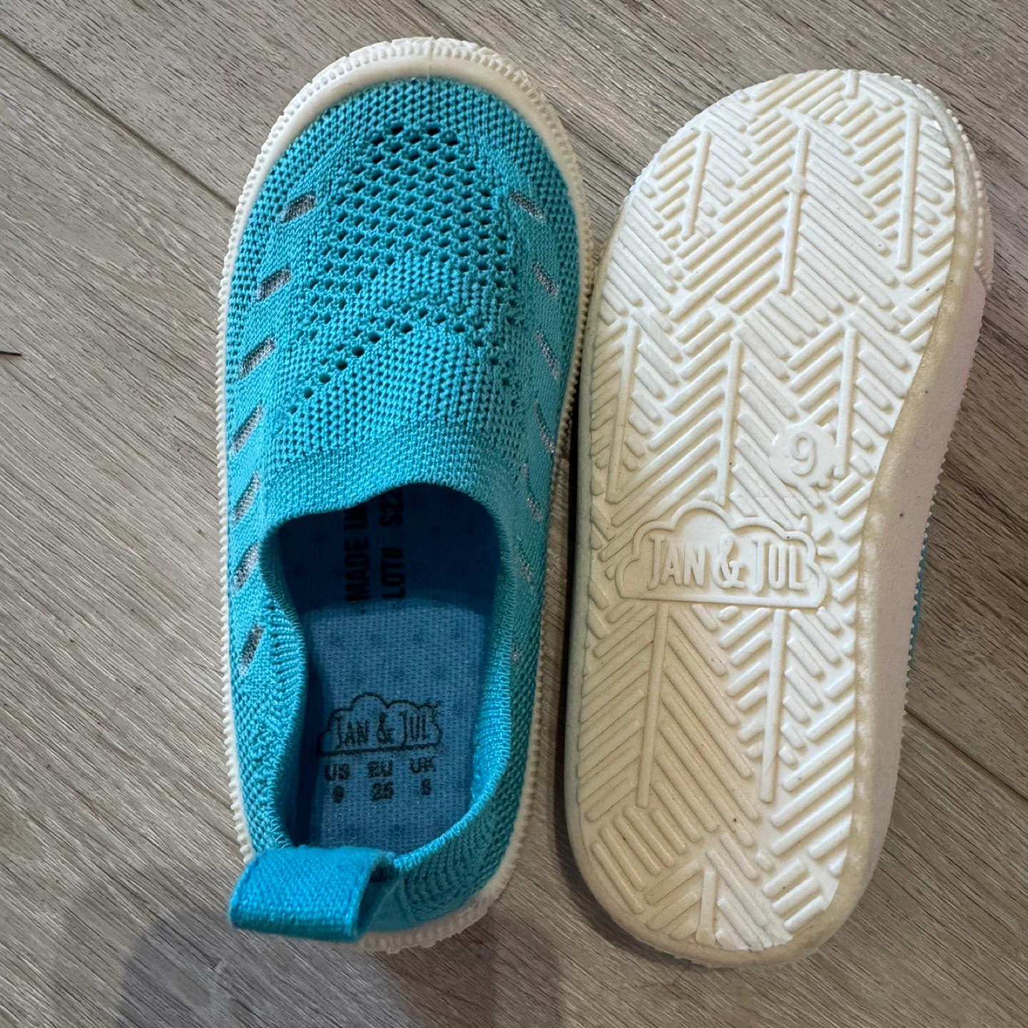 Jan & Jul Aqua Shoes & Old Navy flip flops S9 - photo 2