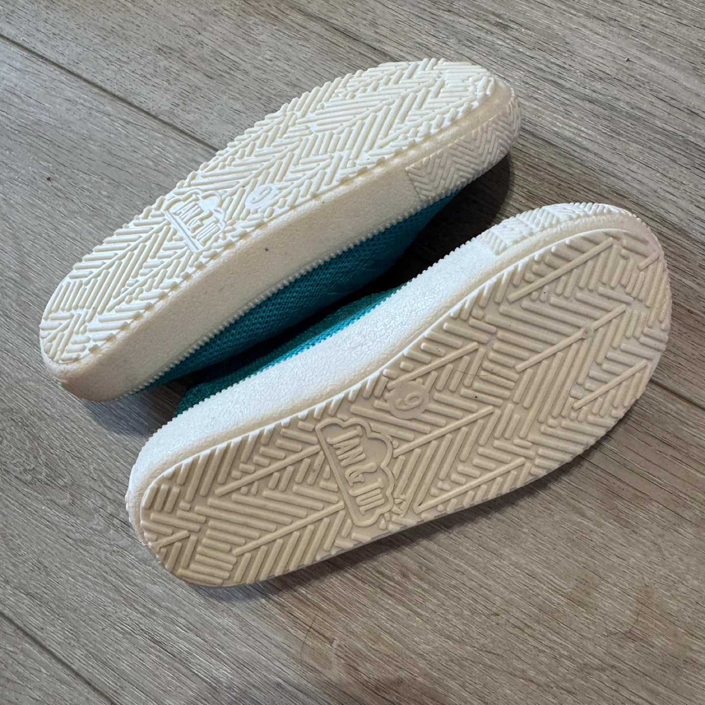 Jan & Jul Aqua Shoes & Old Navy flip flops S9 - photo 3