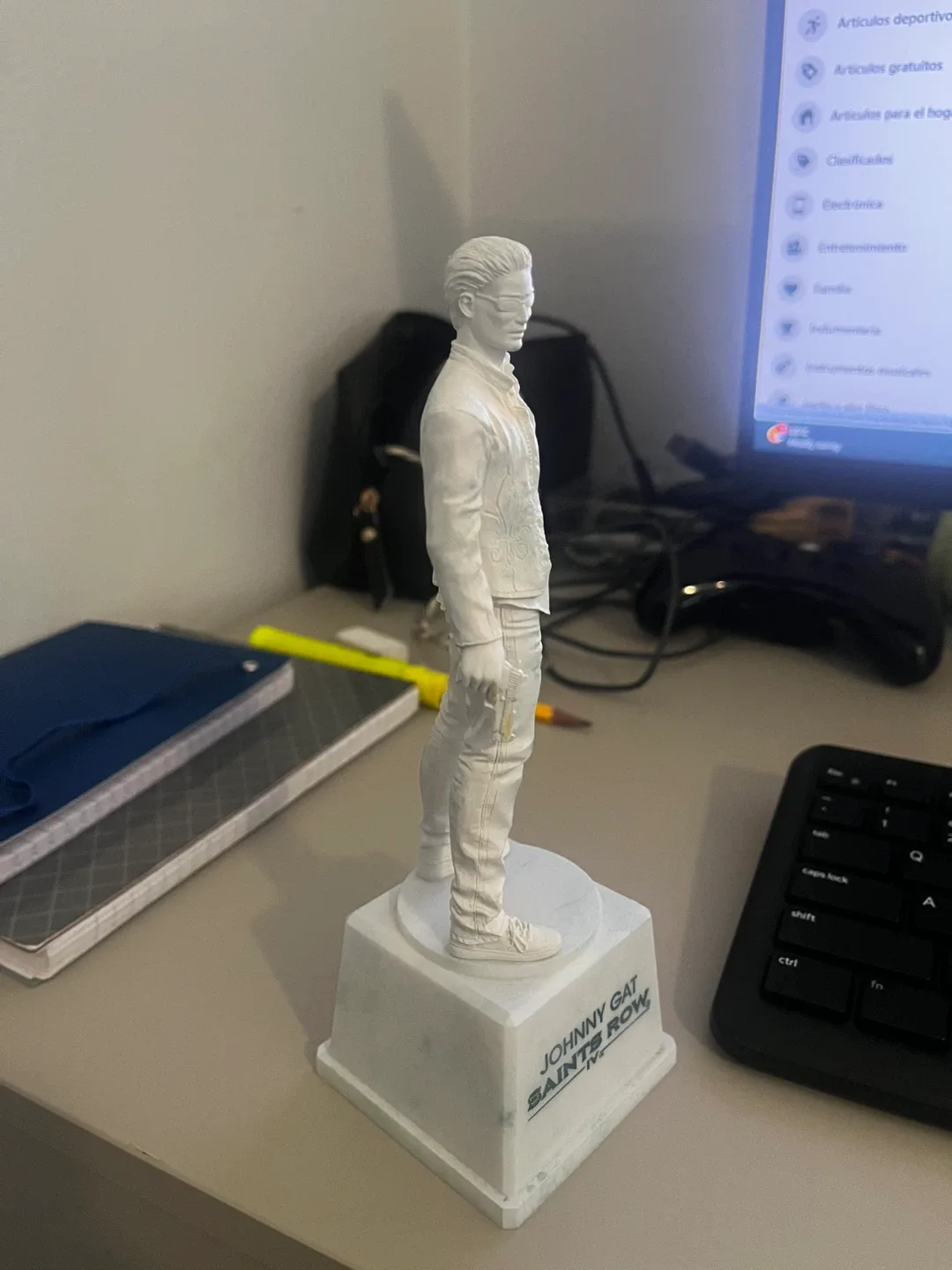 Johnny Gat Saints Row IV Statue image indicator(2)