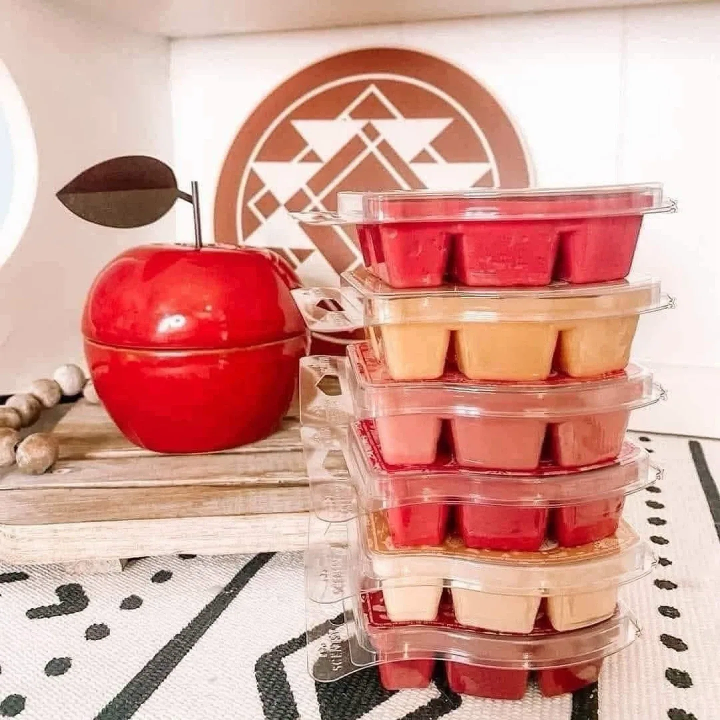 Scentsy Apple Lovers Wax! thumbnail