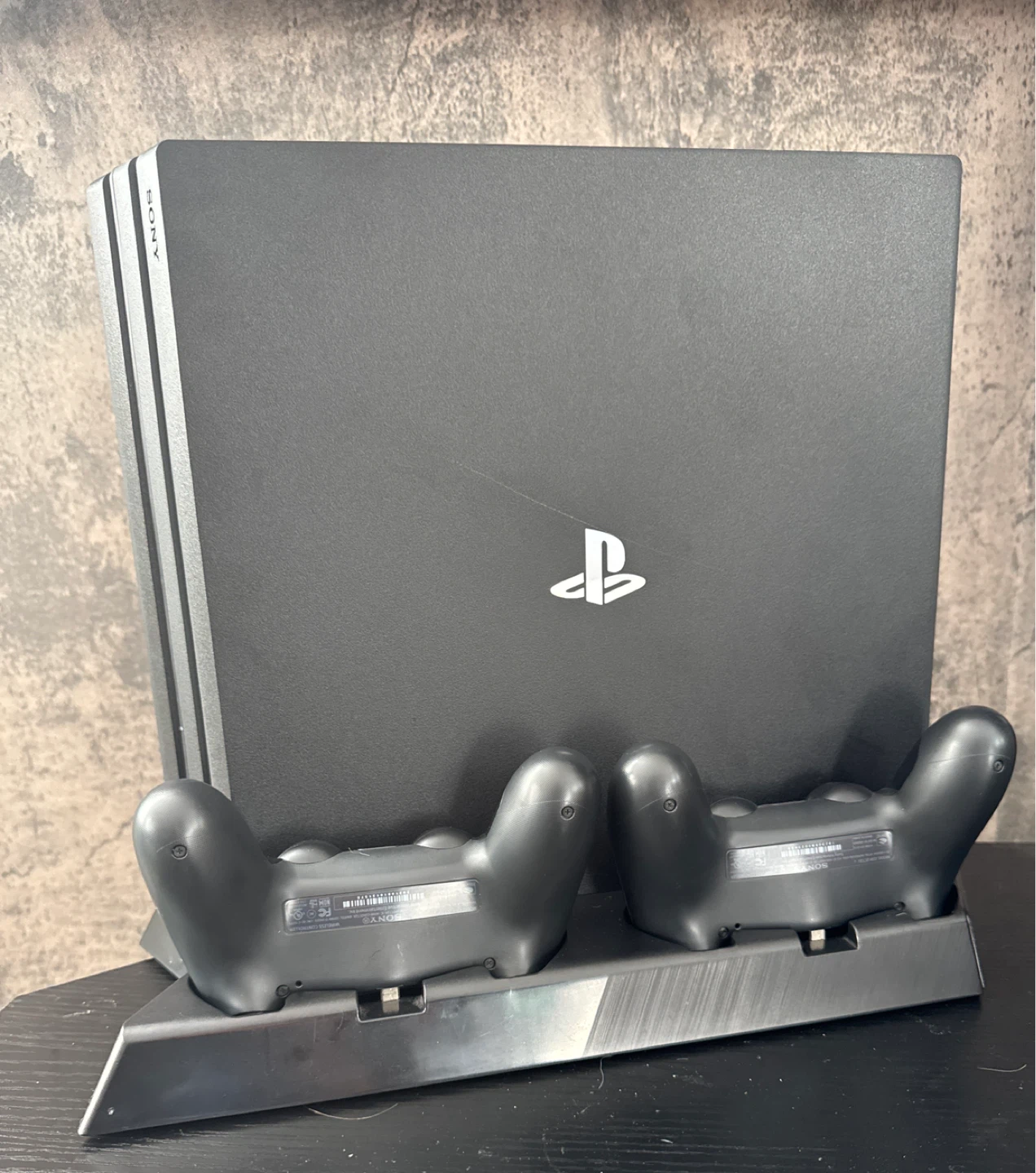 🥕 Sony PlayStation 4 Pro with 2 Controllers