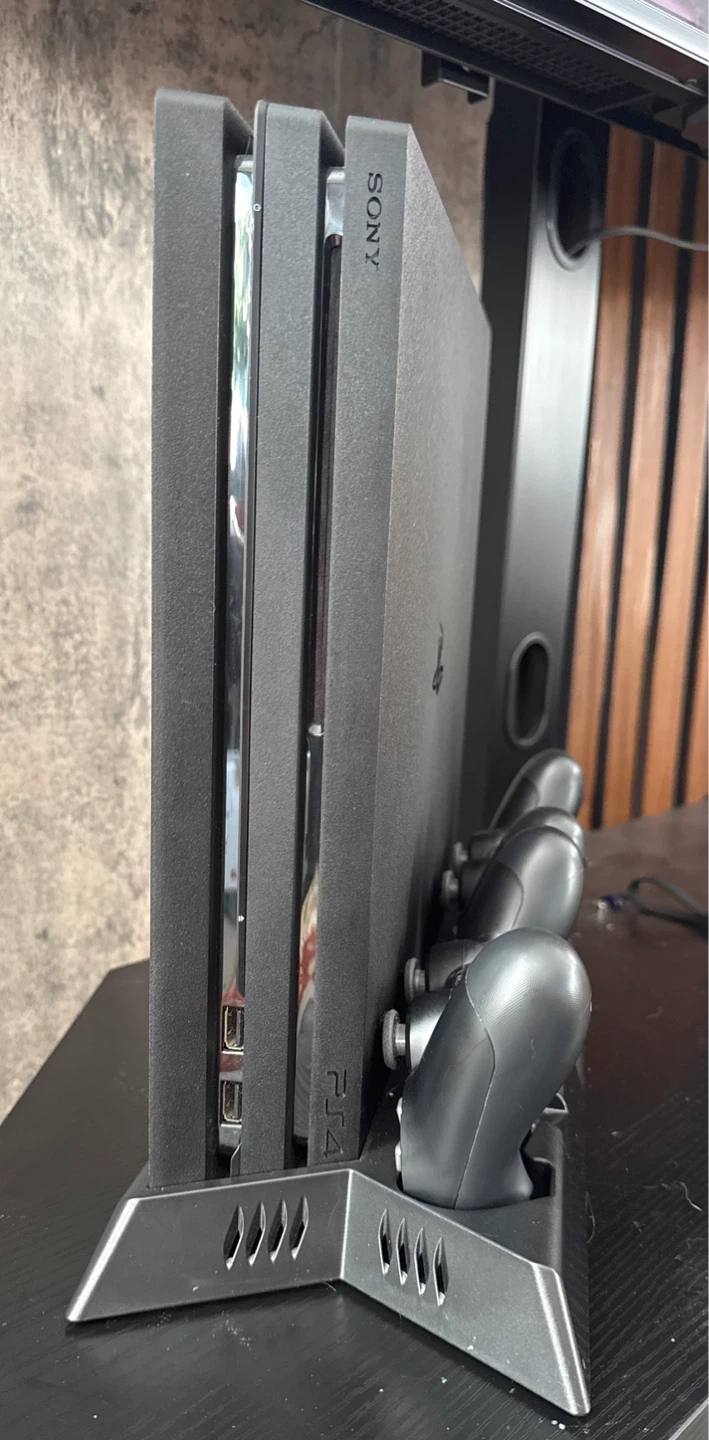🥕 Sony PlayStation 4 Pro with 2 Controllers - photo 2