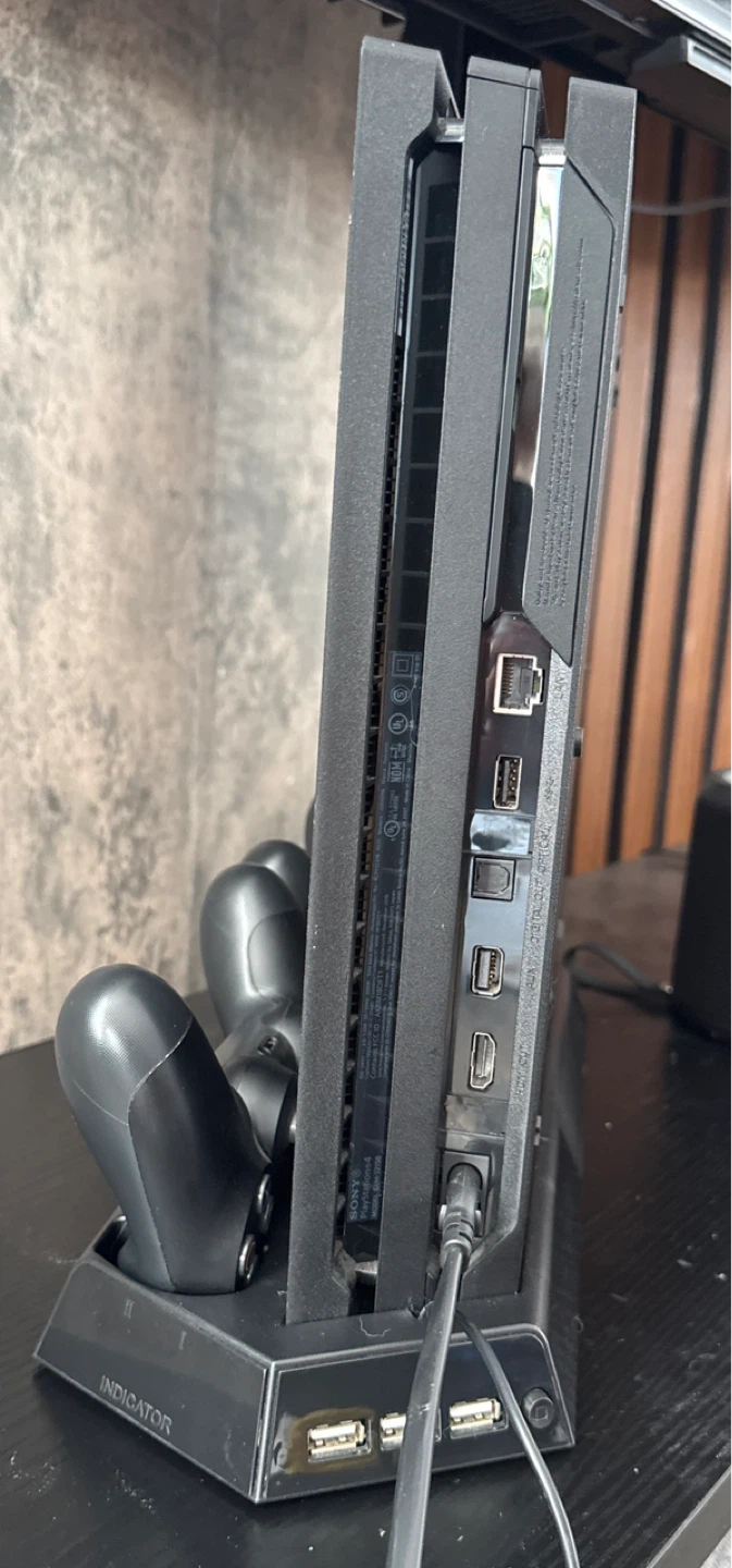 🥕 Sony PlayStation 4 Pro with 2 Controllers - photo 4