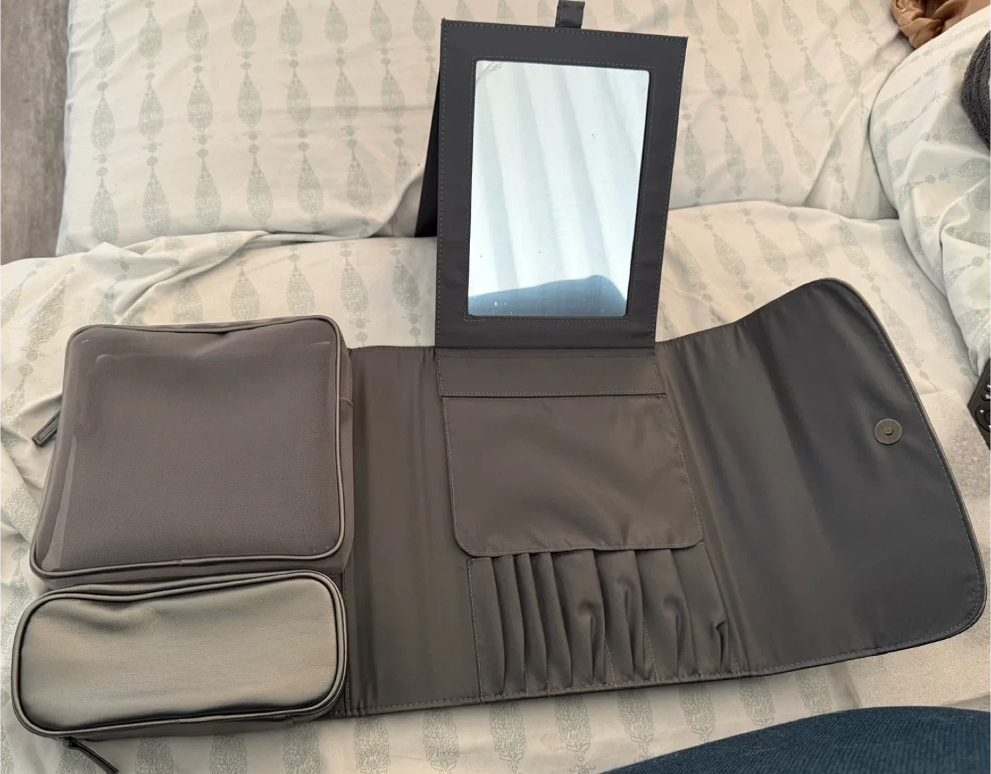 Dior Beauty Makeup Brush Case - Gray image indicator(3)