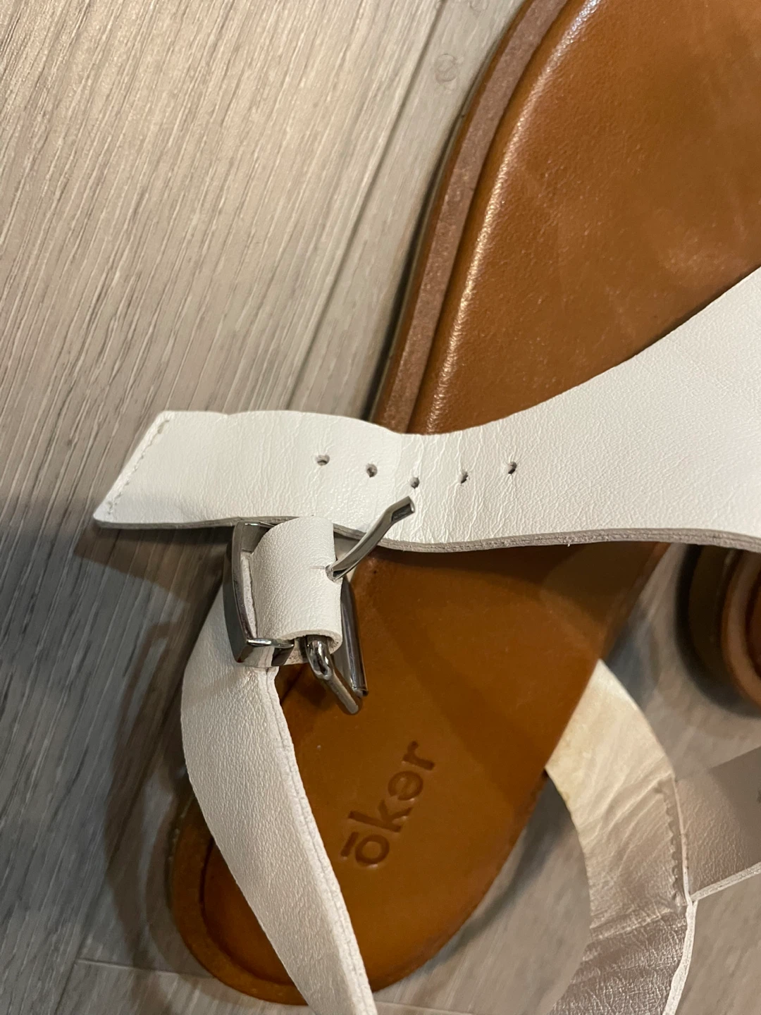 Öker White Leather Toe Ring Sandals - Size 39 - photo 4