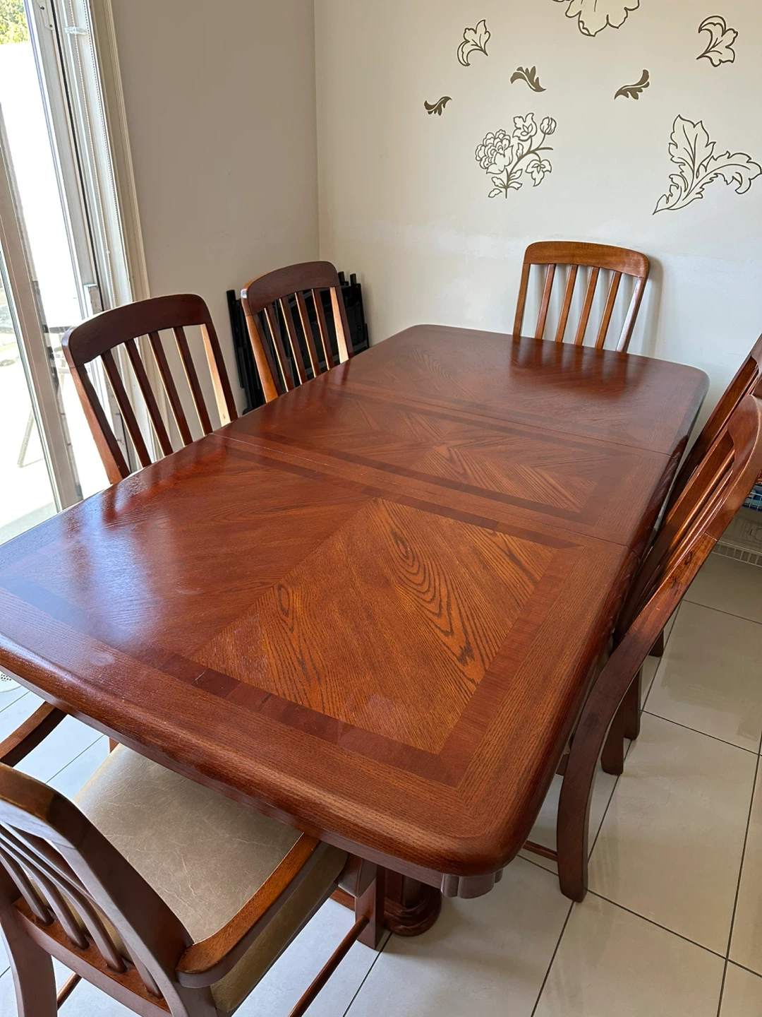 Solid Wood Extendable Dining Table with 6 Chairs