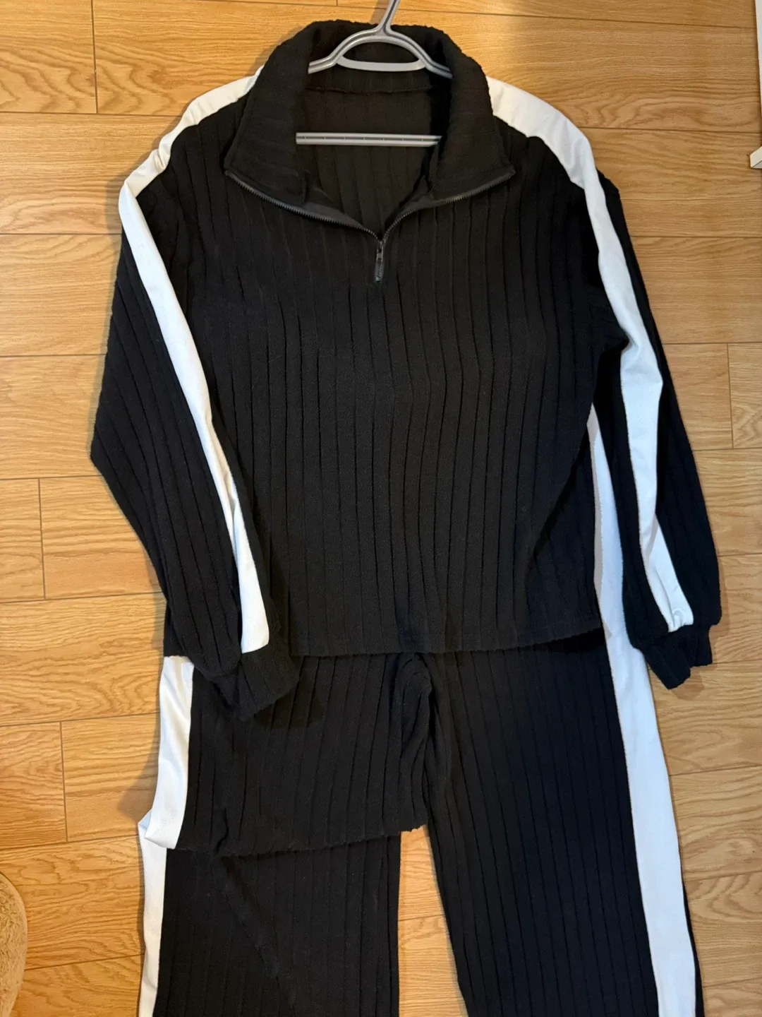Women Black & White Tracksuit Set🥕 image indicator(5)