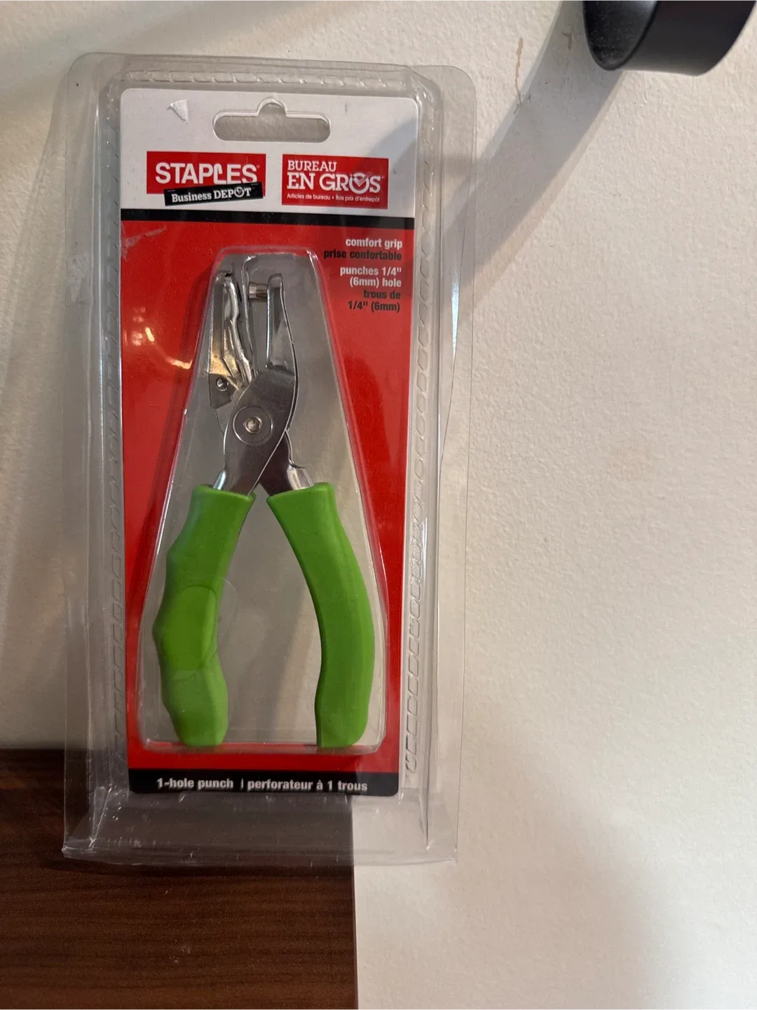 Staples 1-Hole Punch - Comfort Grip thumbnail