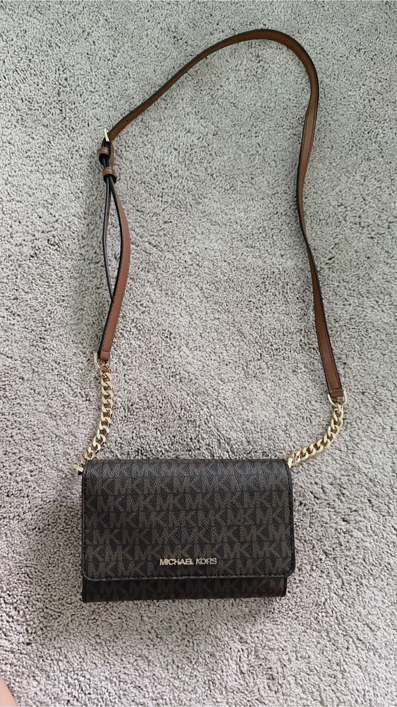 Michael Kors Sling Wallet