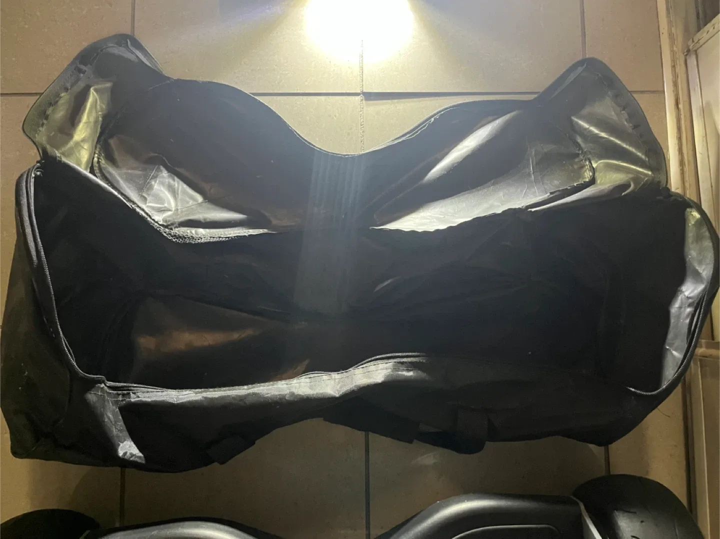 Black Hoverboard with Carrying Bag image indicator(3)