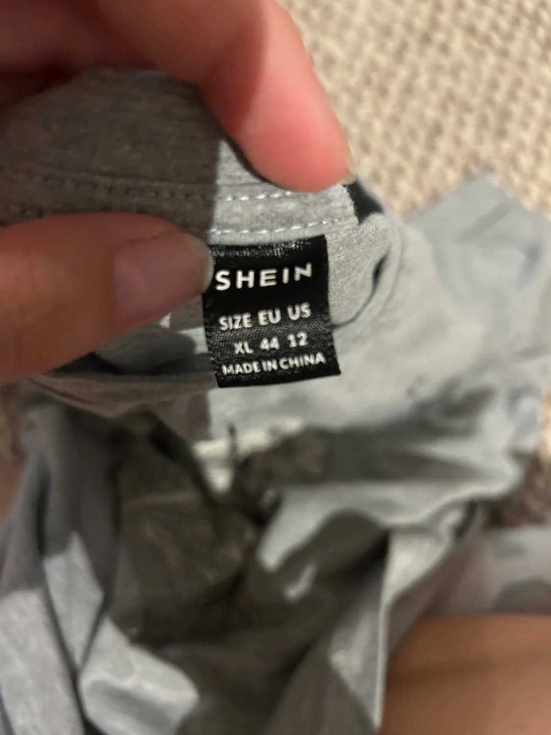 Shein Gray Flowers T-Shirt - XL image indicator(2)