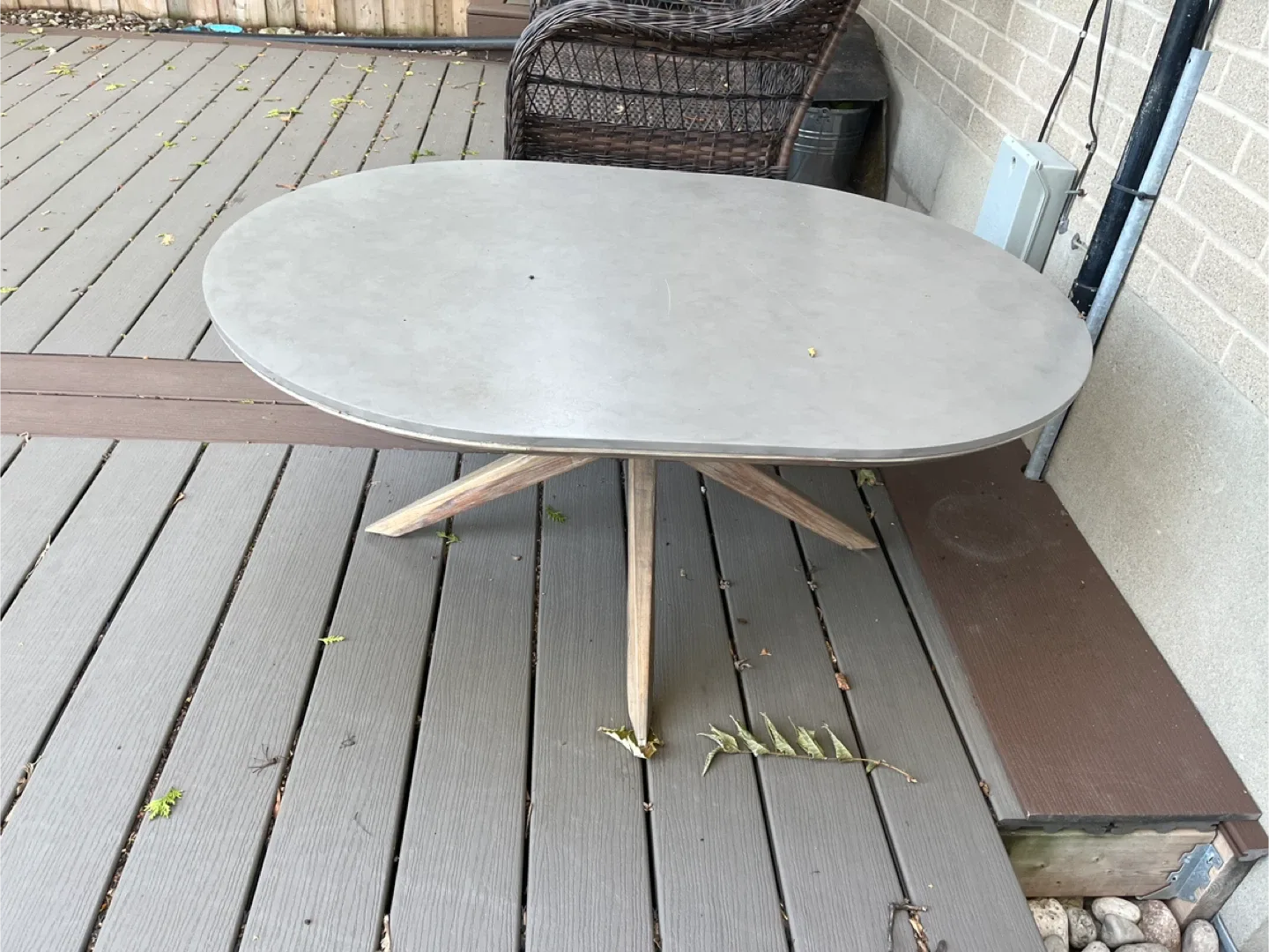 Round Concrete Top outdoor table image indicator(3)