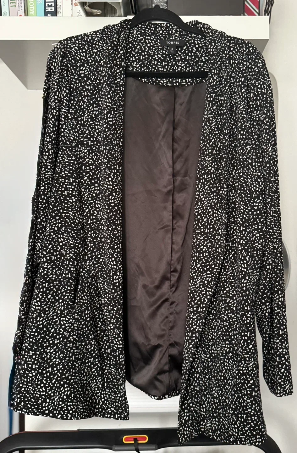 Torrid Black & White Dotted Open Blazer – Size 3 (22/24) image indicator(2)