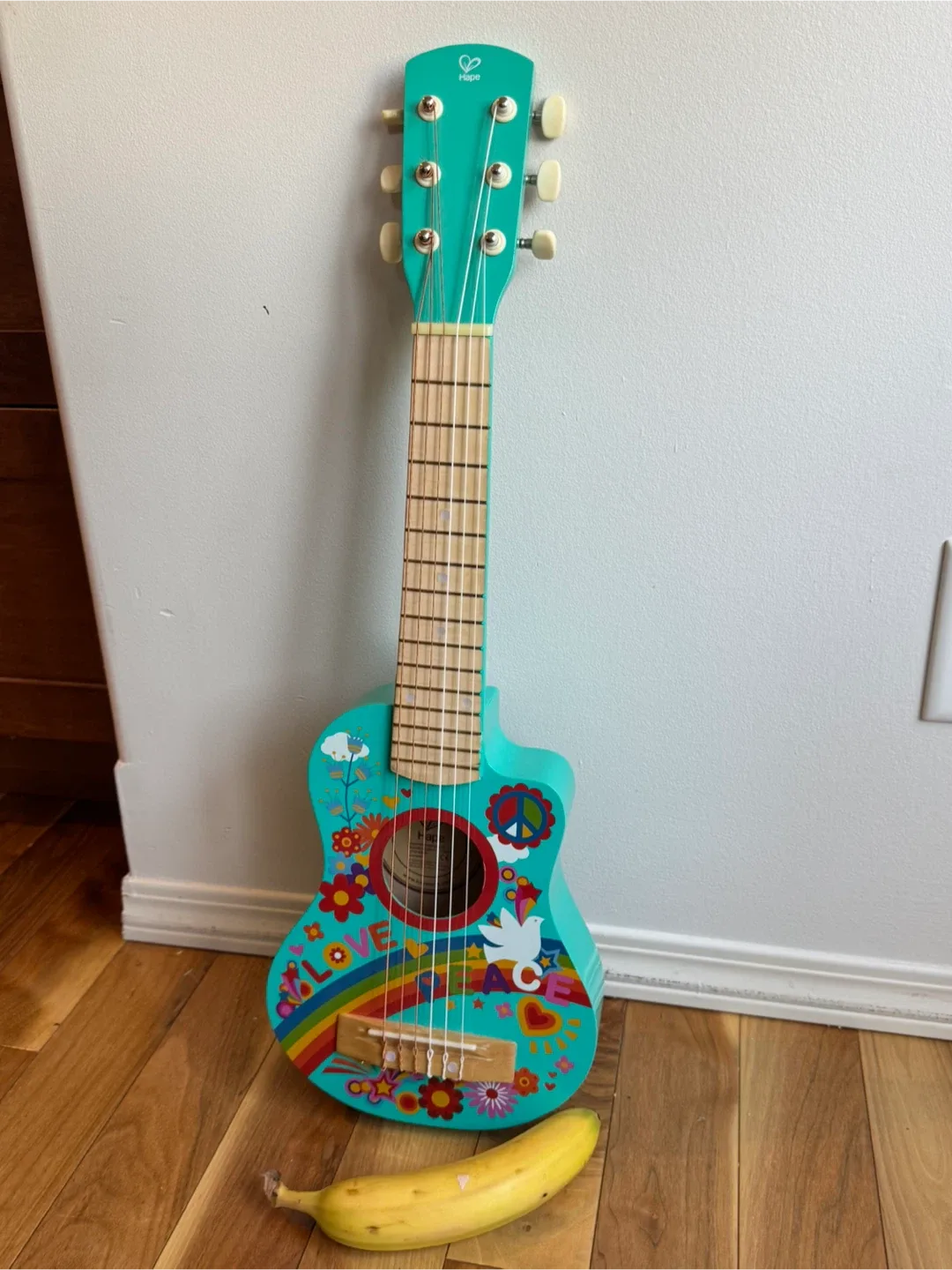 Hape Kid's Wooden Guitar image indicator(3)