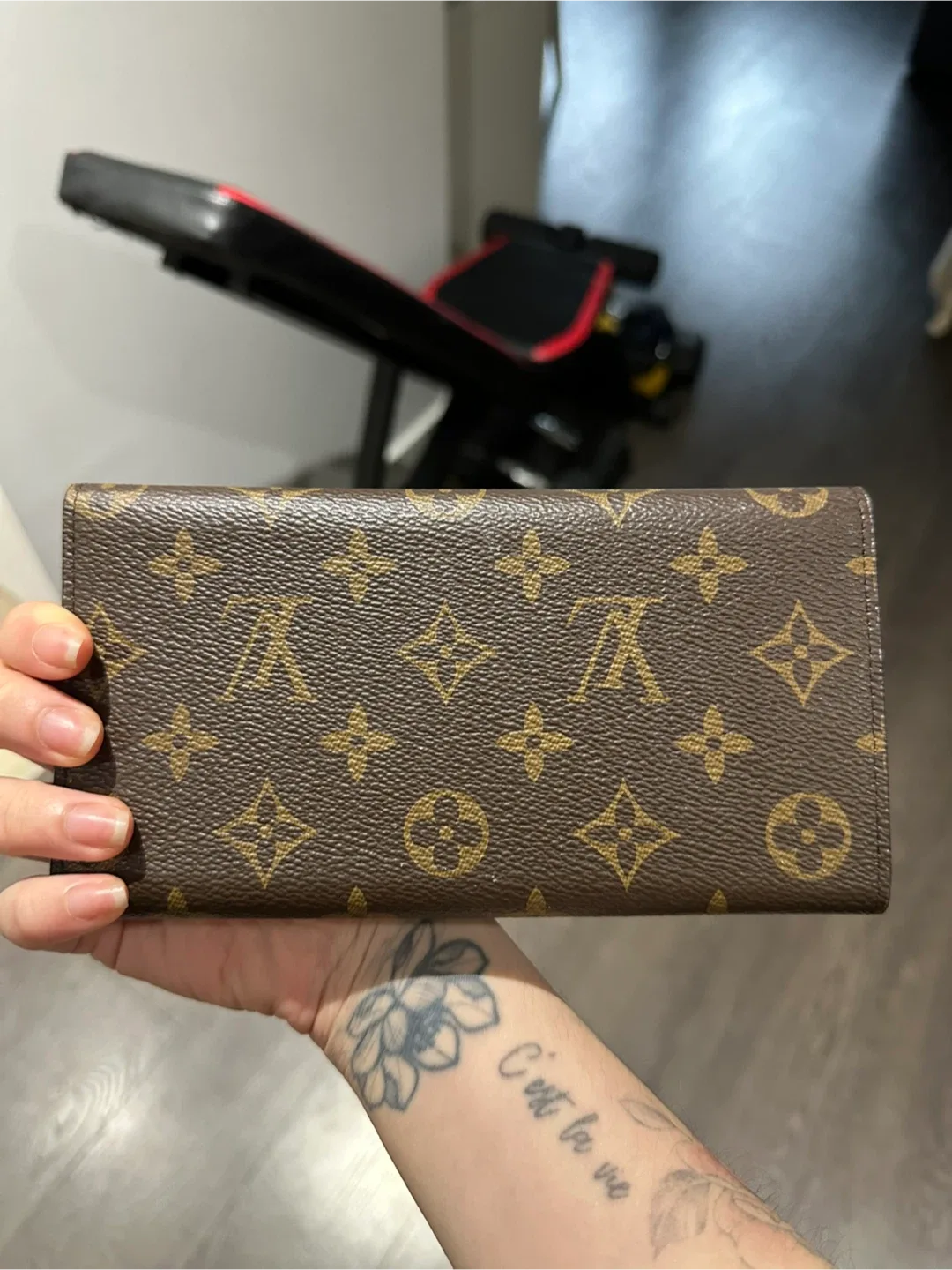 Louis Vuitton Wallet image indicator(2)