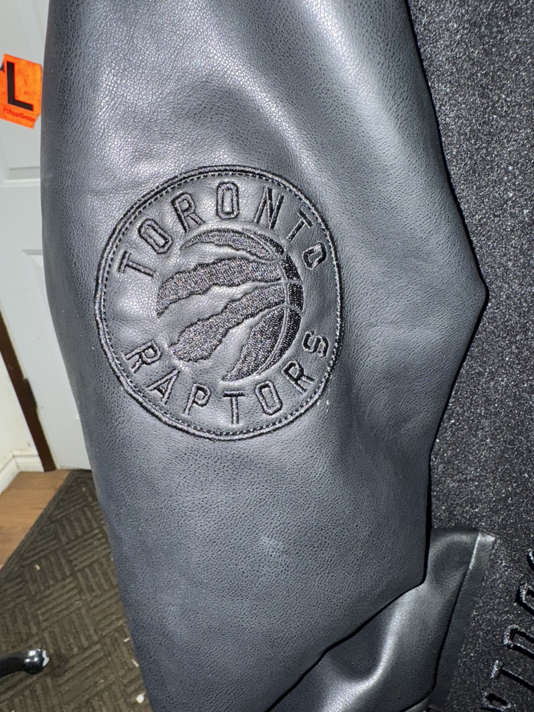 Toronto Raptors NBA Varsity Jacket - Size L - photo 3