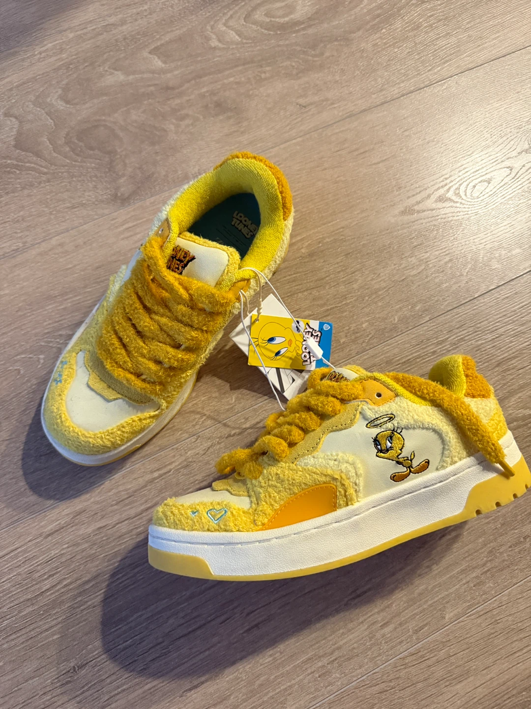 Looney Tunes Tweety Sneakers - Size 35