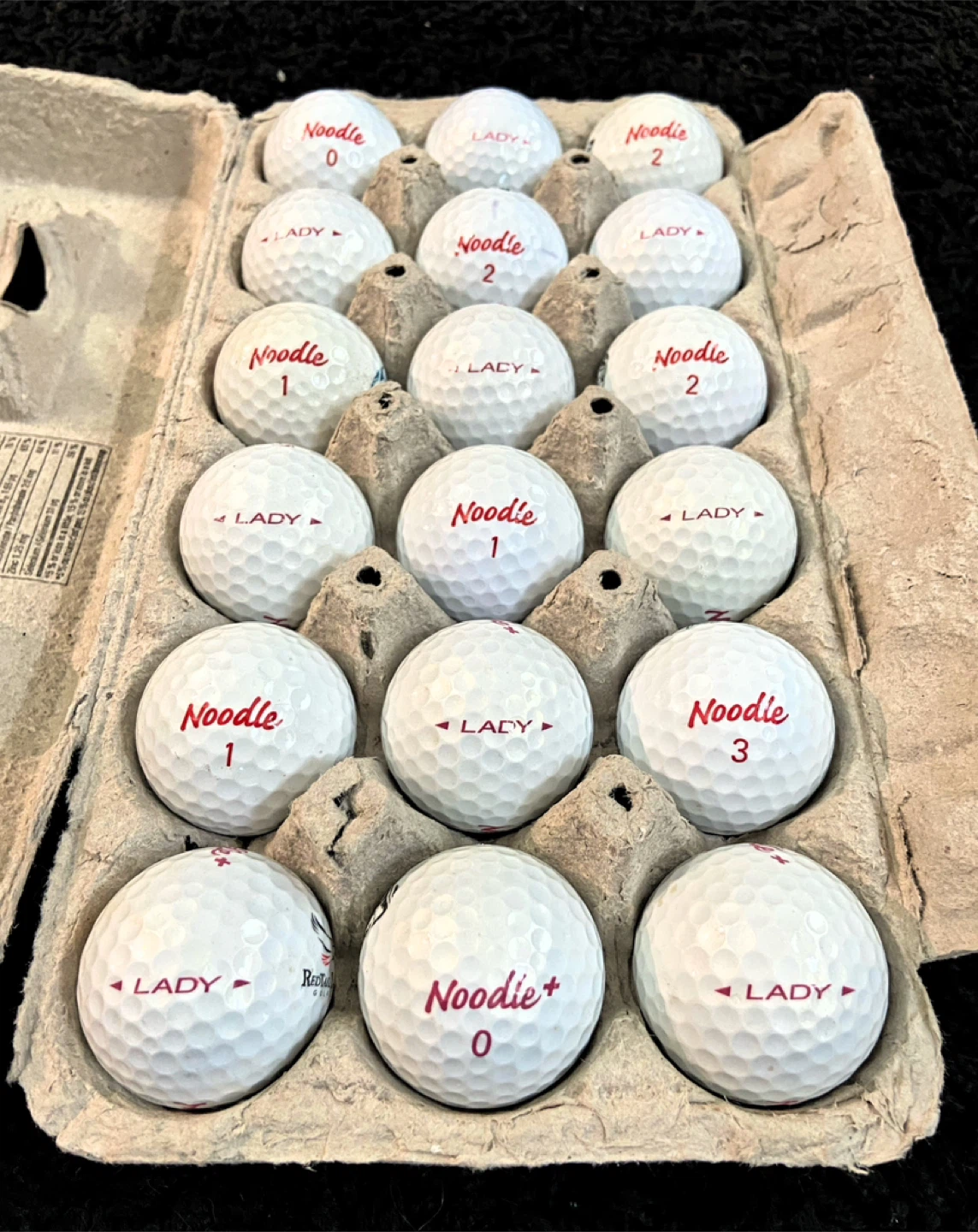 18 Taylormade Noodle Lady / Ladies Golf Balls