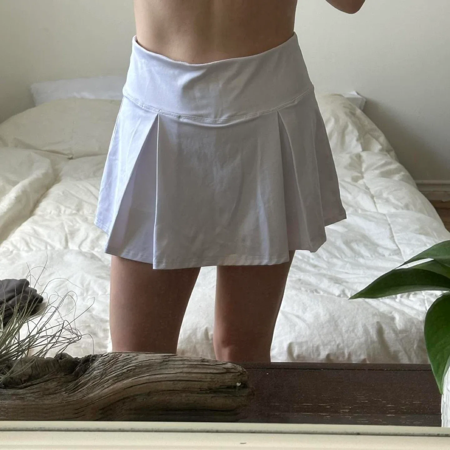 White tennis skirt with built-in shorts image indicator(6)