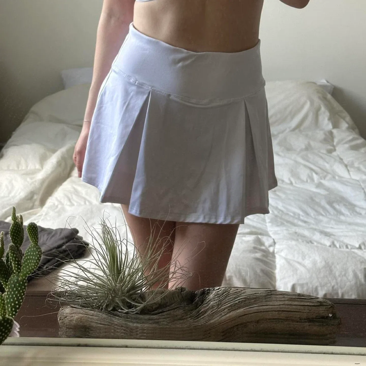 White tennis skirt with built-in shorts image indicator(2)
