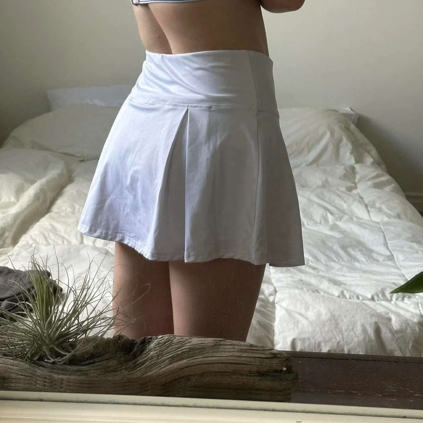 White tennis skirt with built-in shorts image indicator(7)