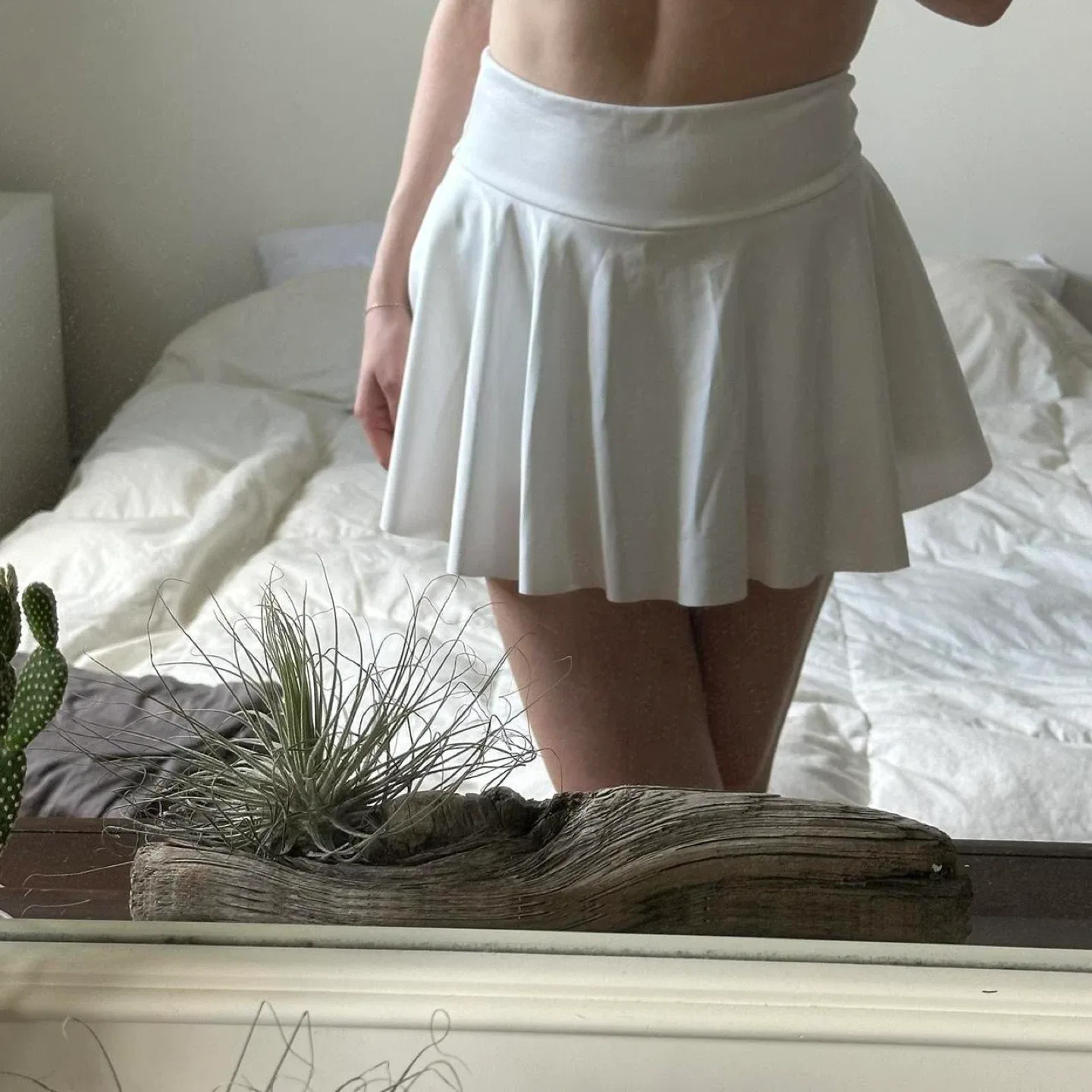 White golf skirt with built-in shorts image indicator(6)