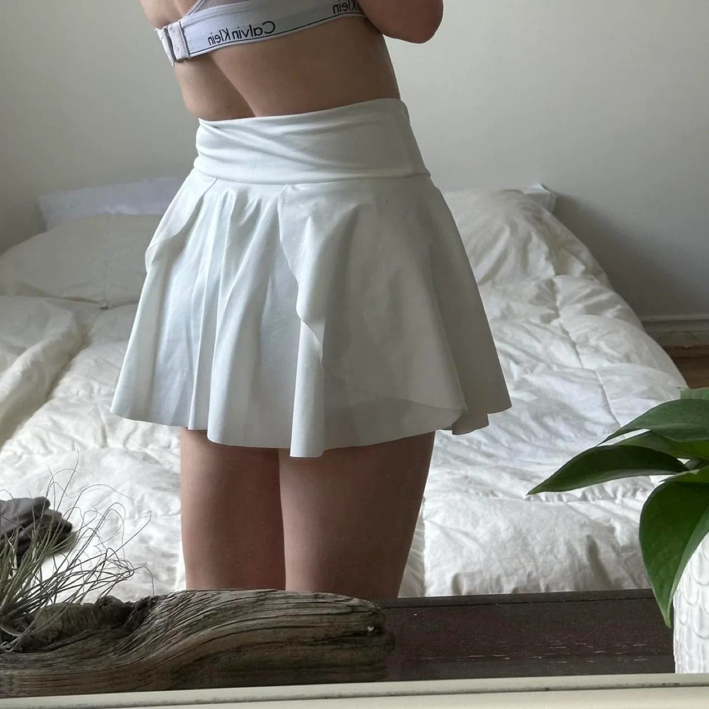 White golf skirt with built-in shorts image indicator(8)