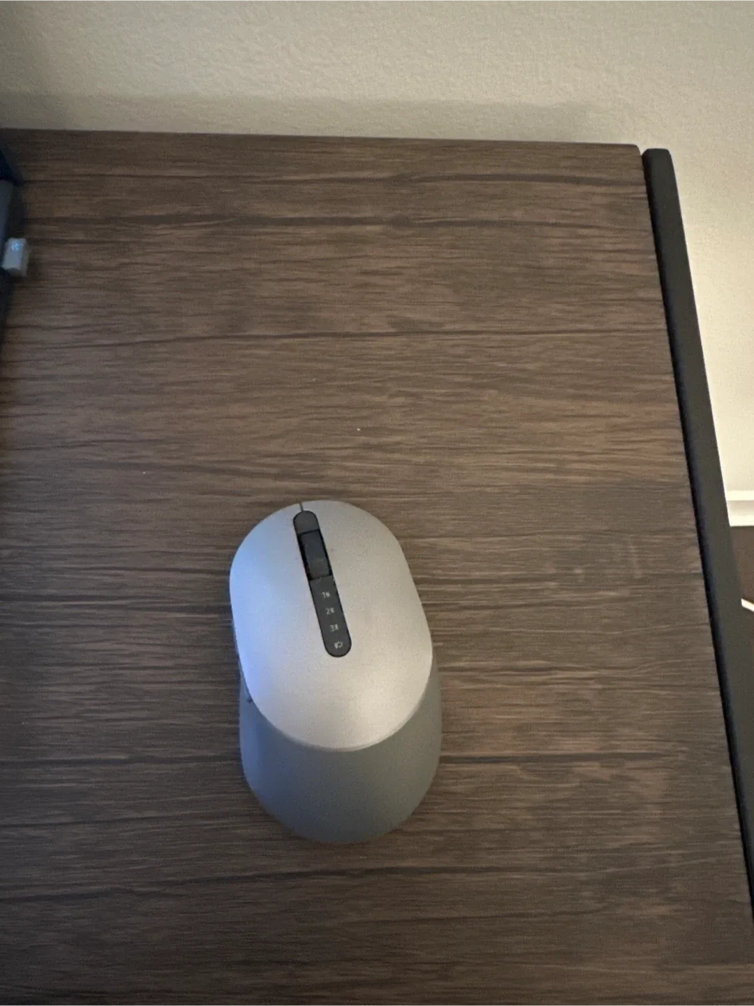 Dell Wireless Mouse thumbnail