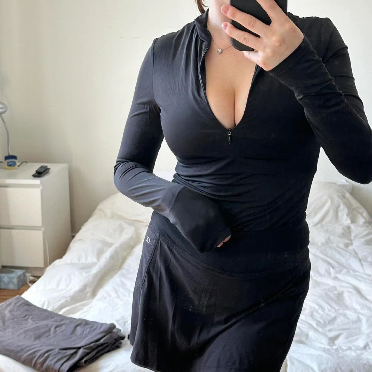 Black long sleeve athletic zip-up image indicator(5)