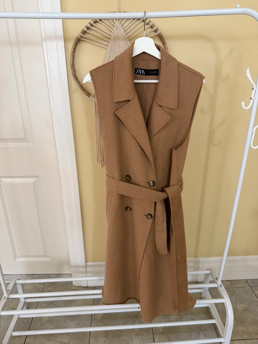 Zara Sleeveless 54% Wool Trench Coat - Size L image indicator(2)