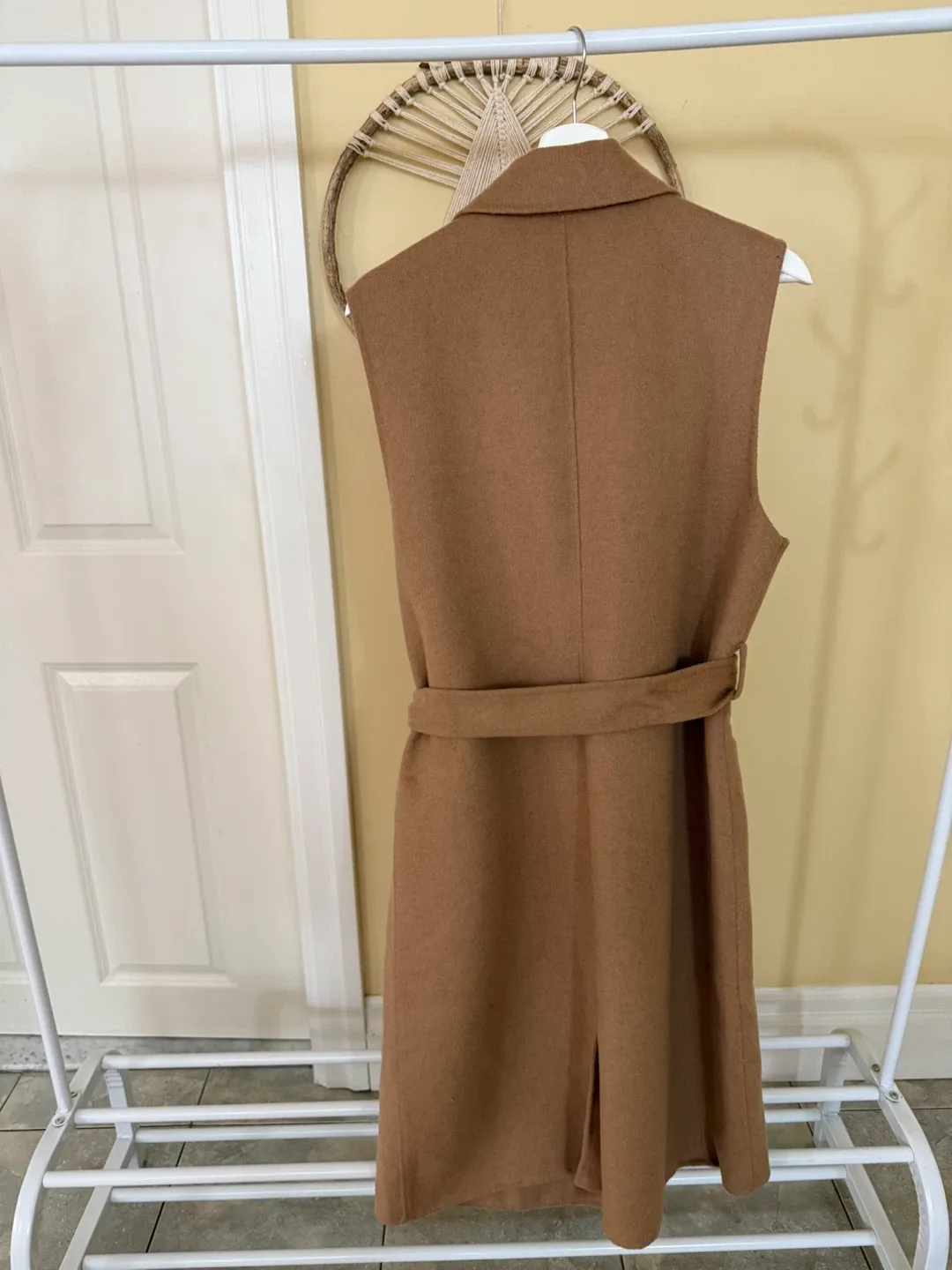 Zara Sleeveless 54% Wool Trench Coat - Size L image indicator(7)