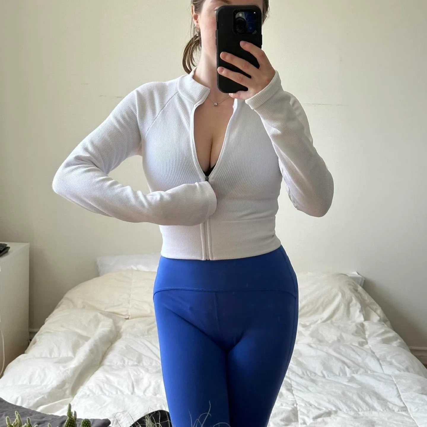 White zip-up long sleeve sweatshirt image indicator(2)