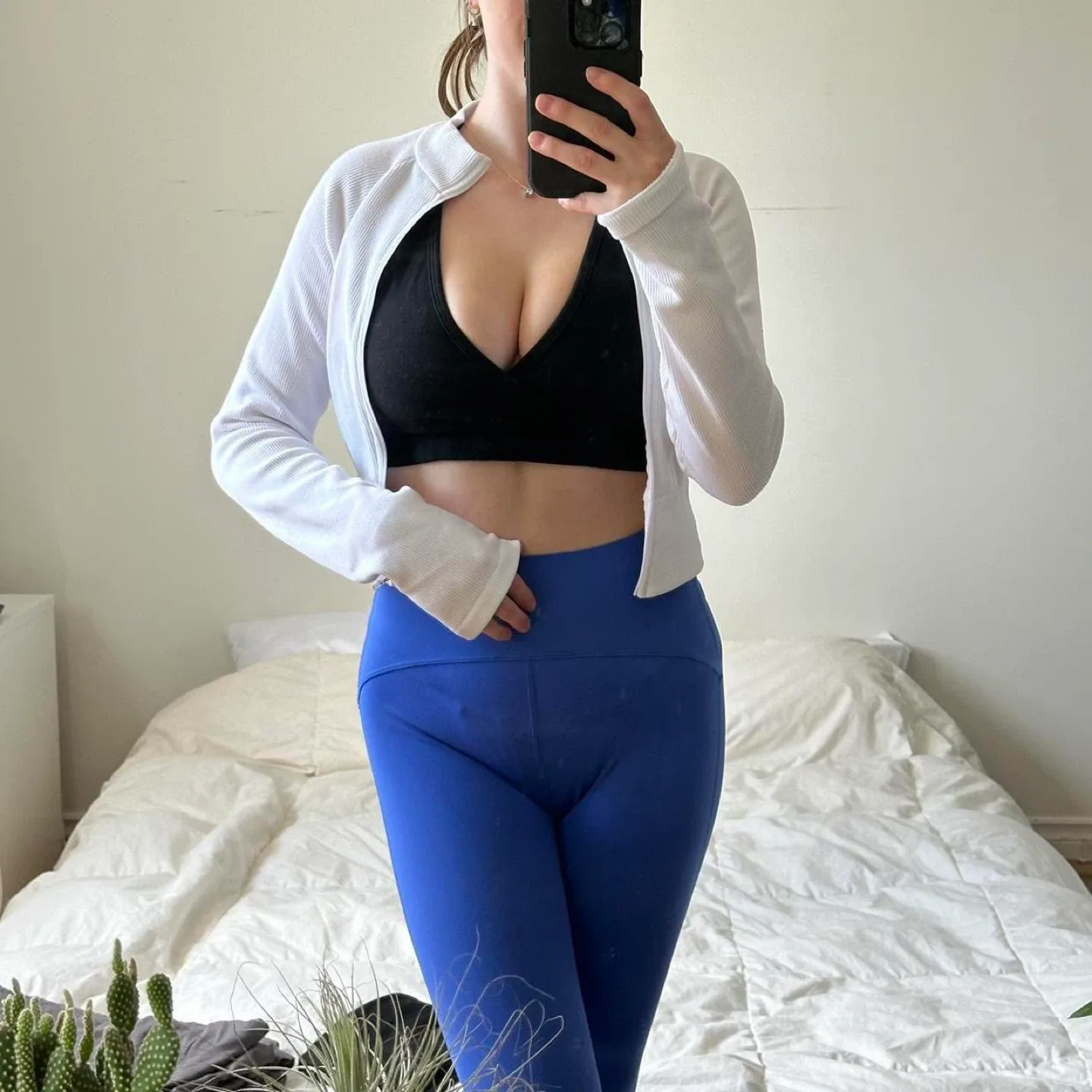 White zip-up long sleeve sweatshirt image indicator(3)