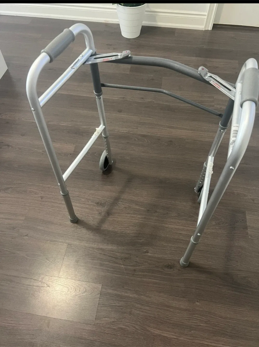 Walker with Wheels image indicator(2)