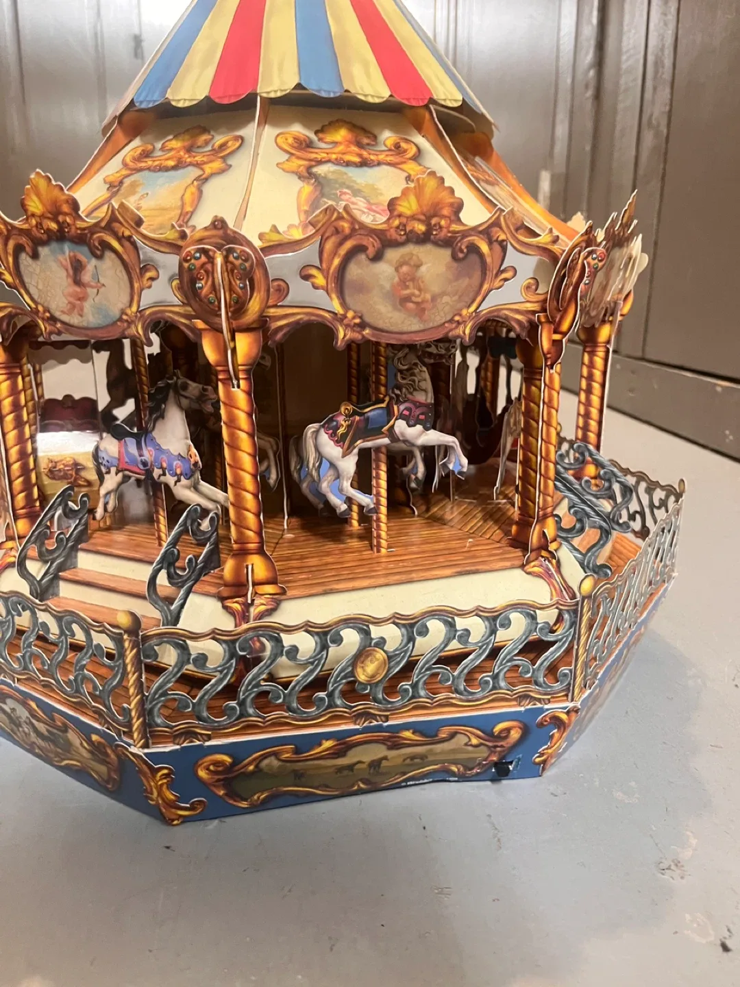 Carousel Decoration -3 D can move thumbnail