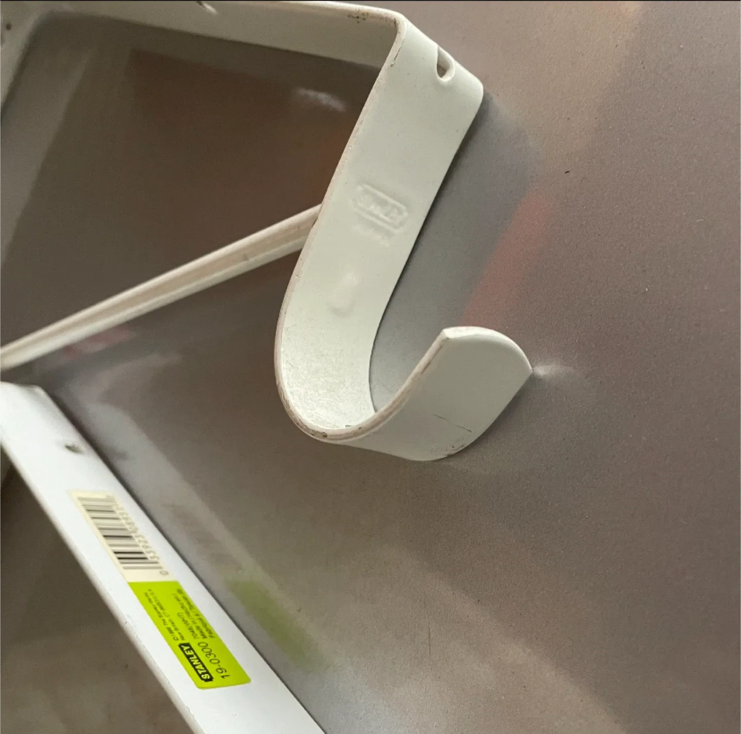 2 Stanley 7046 White Heavy Duty SHELF & CLOSET ROD SUPPORT 🥕 image indicator(3)