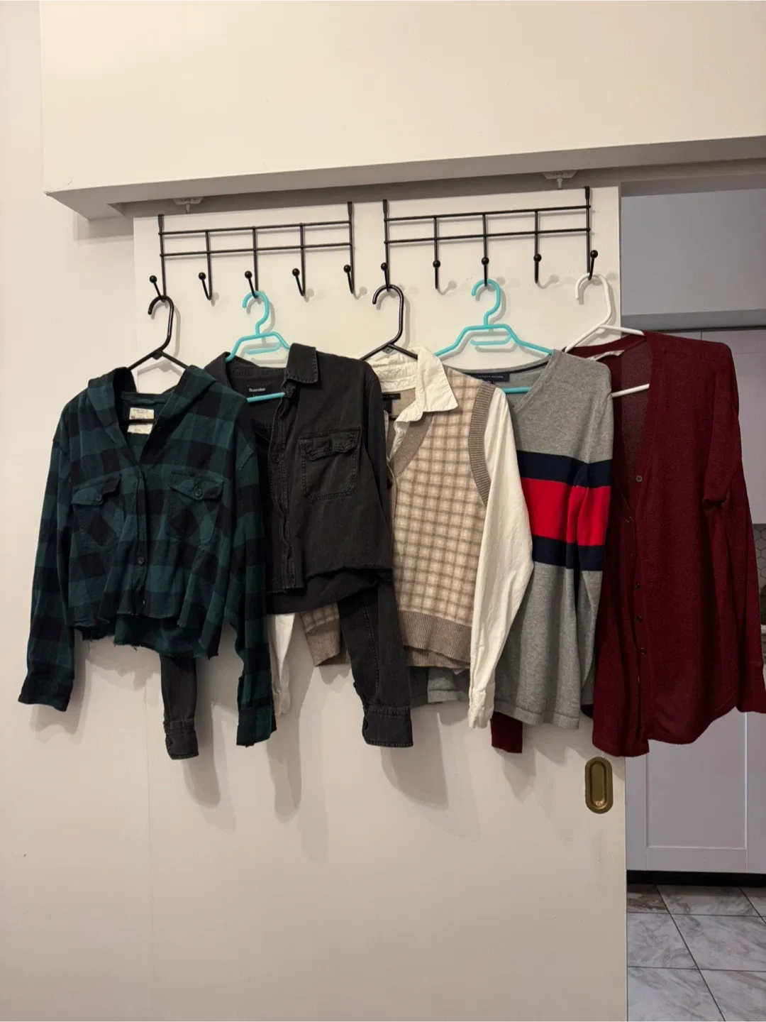 Women’s Tops thumbnail