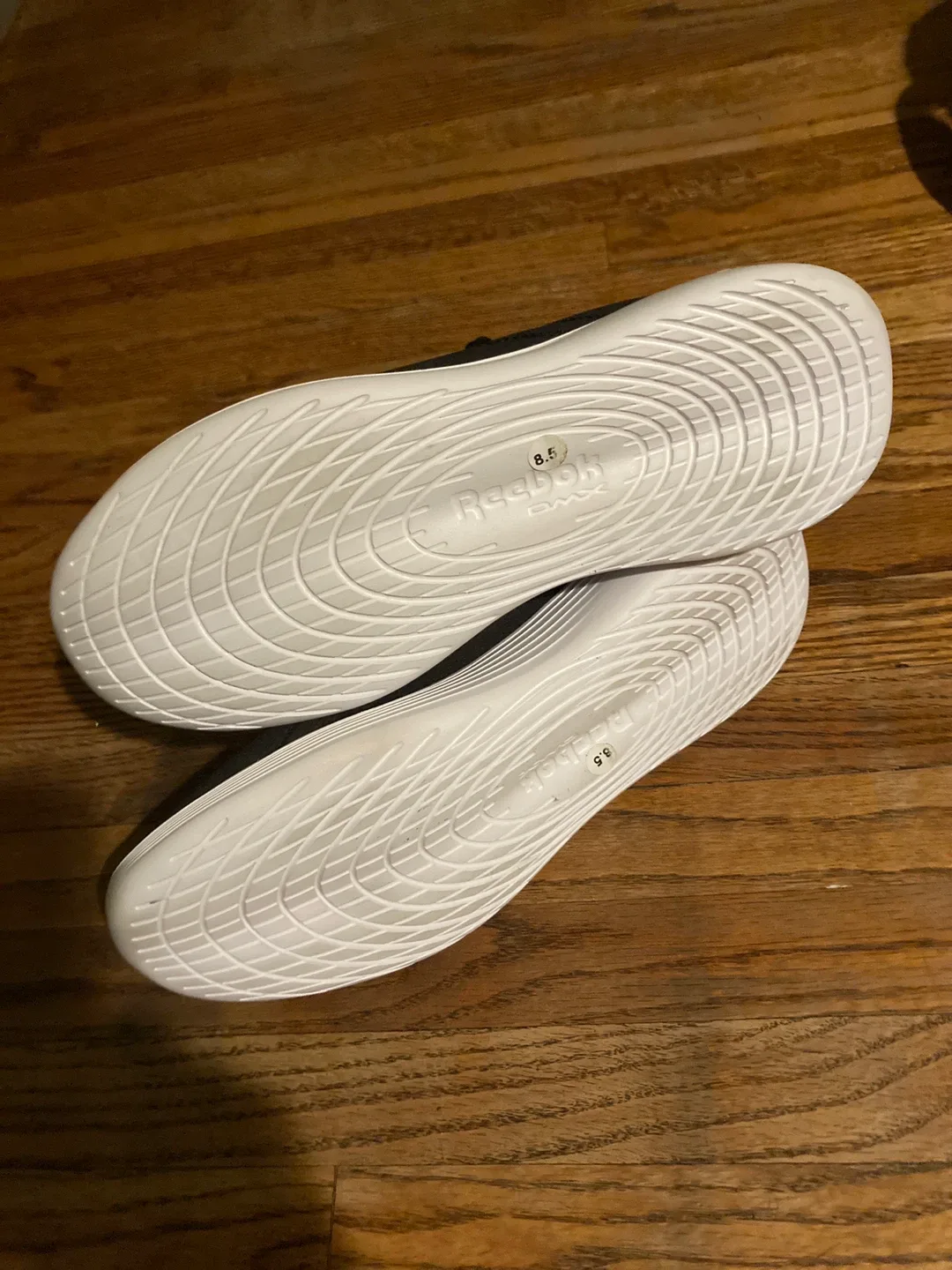 Brand new Reebok 8.5 Men’s image indicator(2)